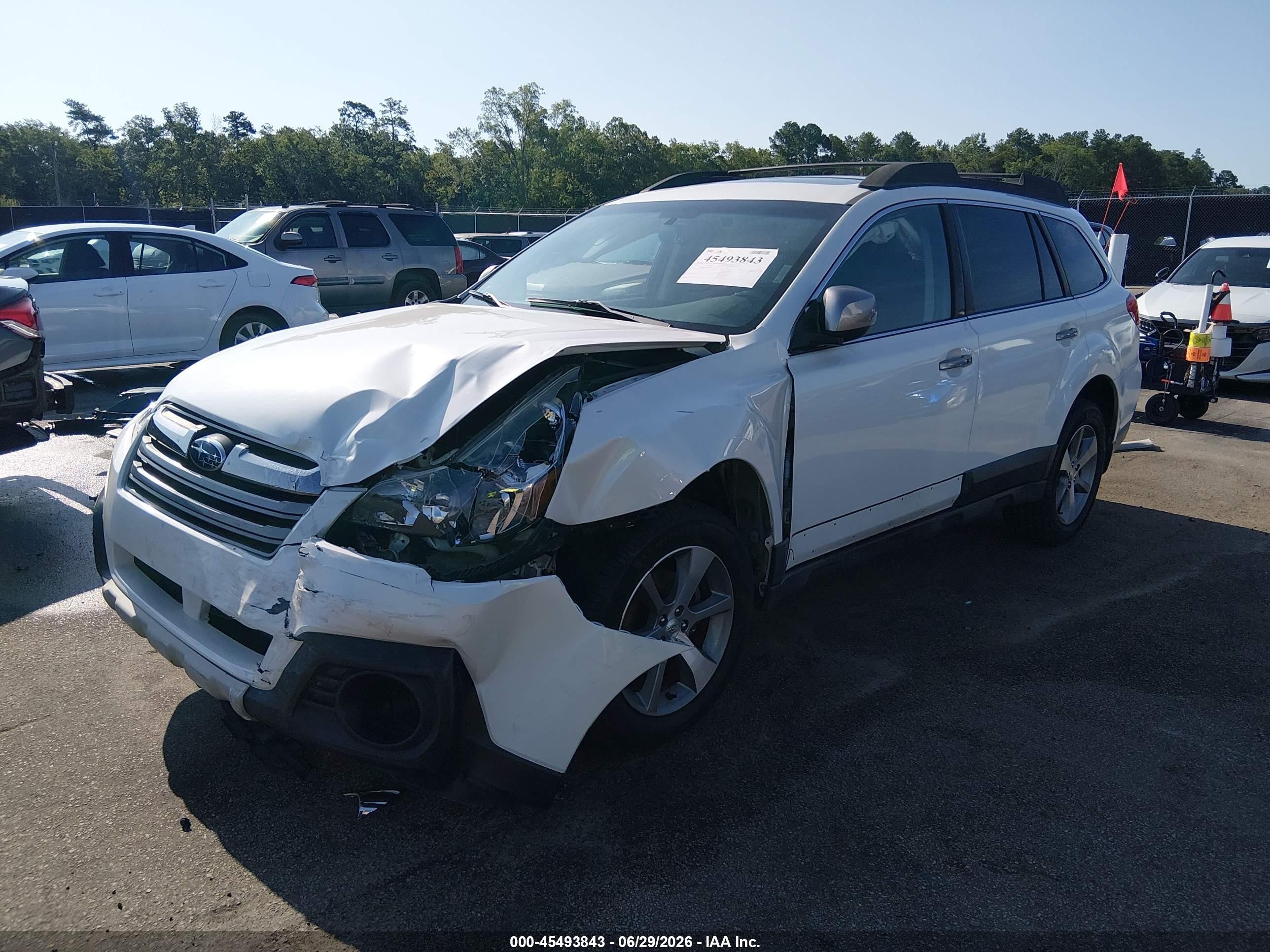 2014 Subaru Outback 2.5i Limited White vin: 4S4BRBPC6E3221209