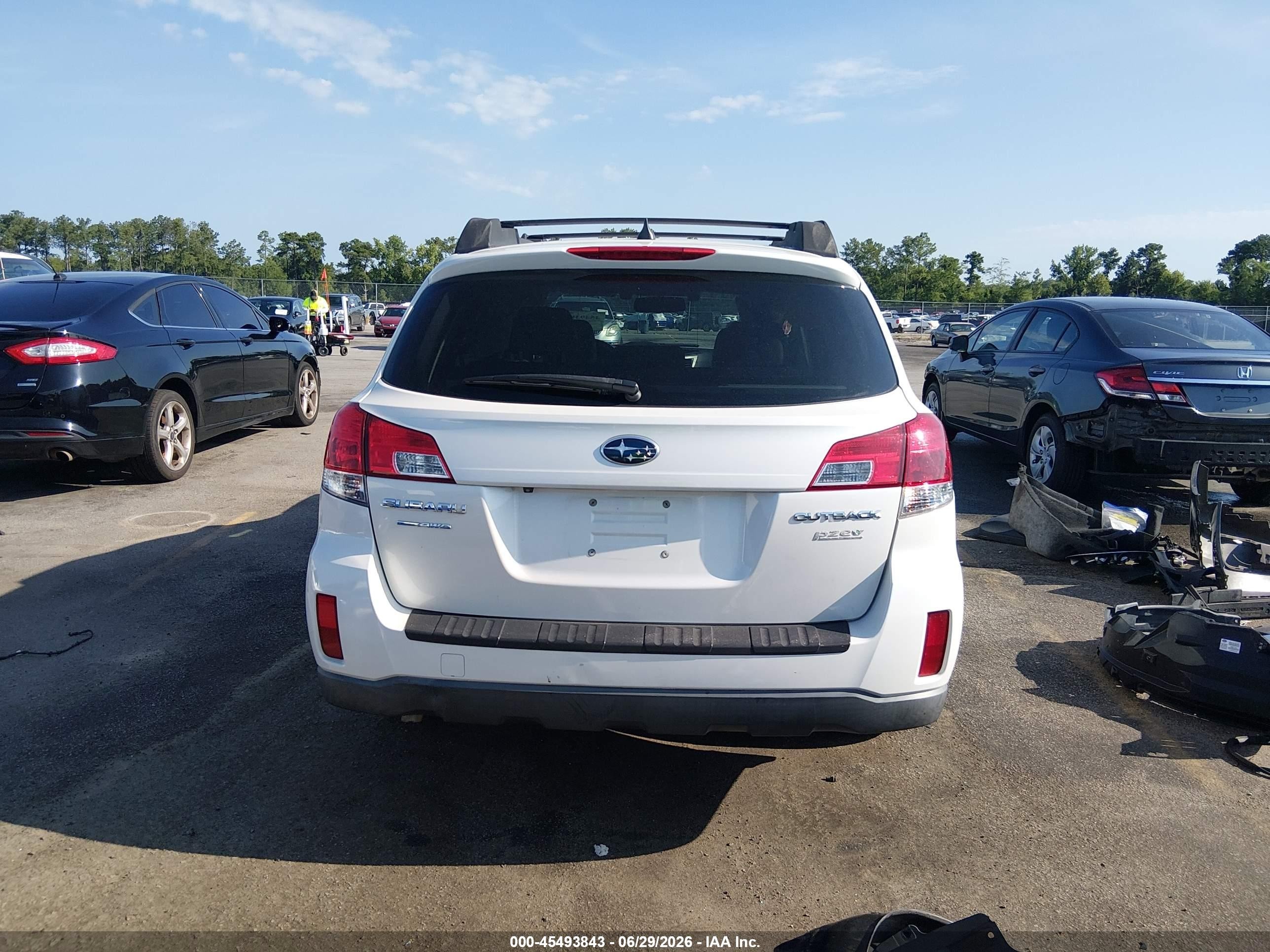2014 Subaru Outback 2.5i Limited White vin: 4S4BRBPC6E3221209