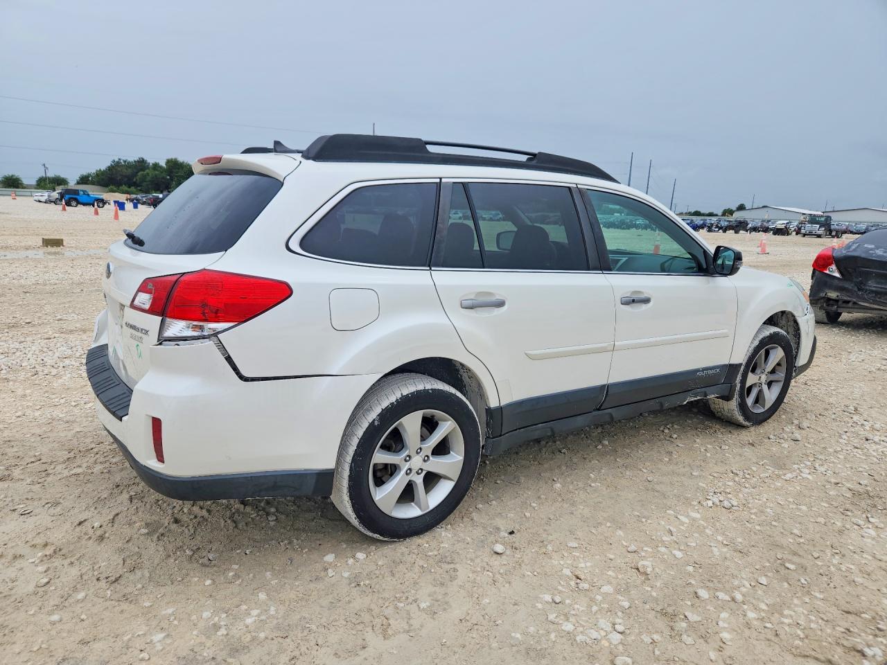 2014 Subaru Outback 2.5i Limited White vin: 4S4BRBPC6E3302372