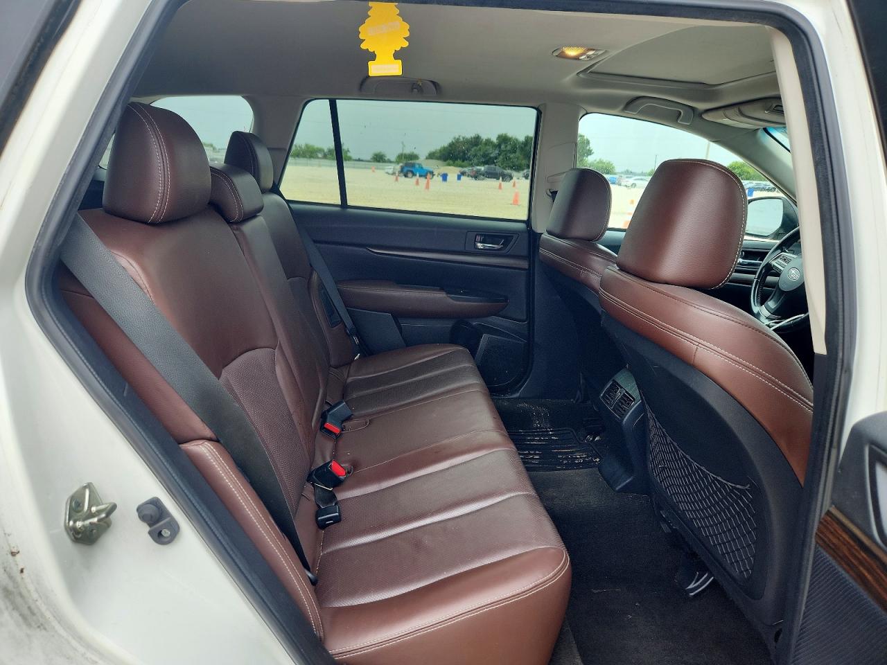2014 Subaru Outback 2.5i Limited White vin: 4S4BRBPC6E3302372