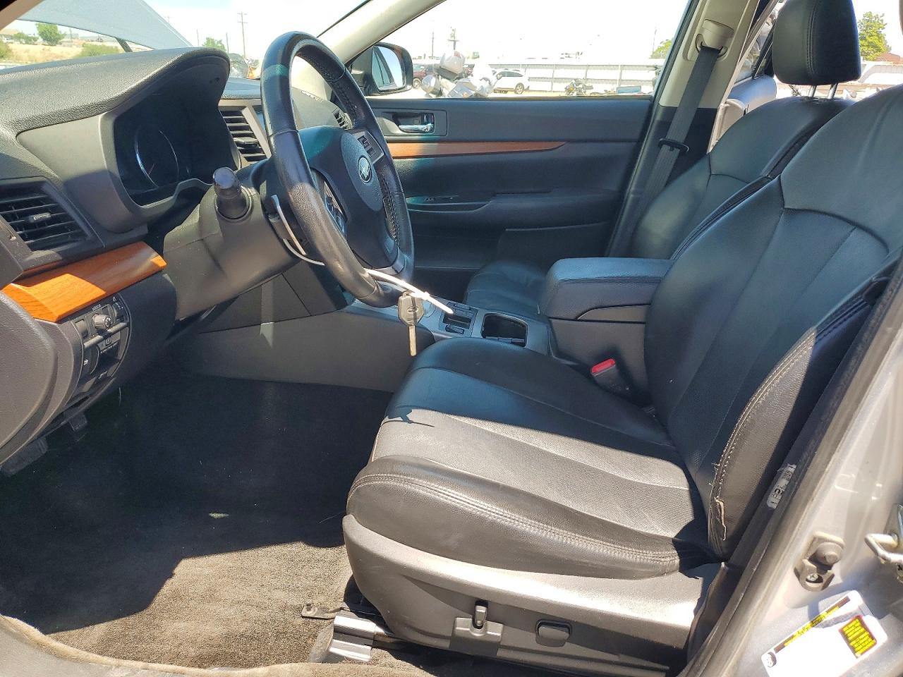 2013 Subaru Outback 2.5i Limited Silver vin: 4S4BRBPC7D3237837