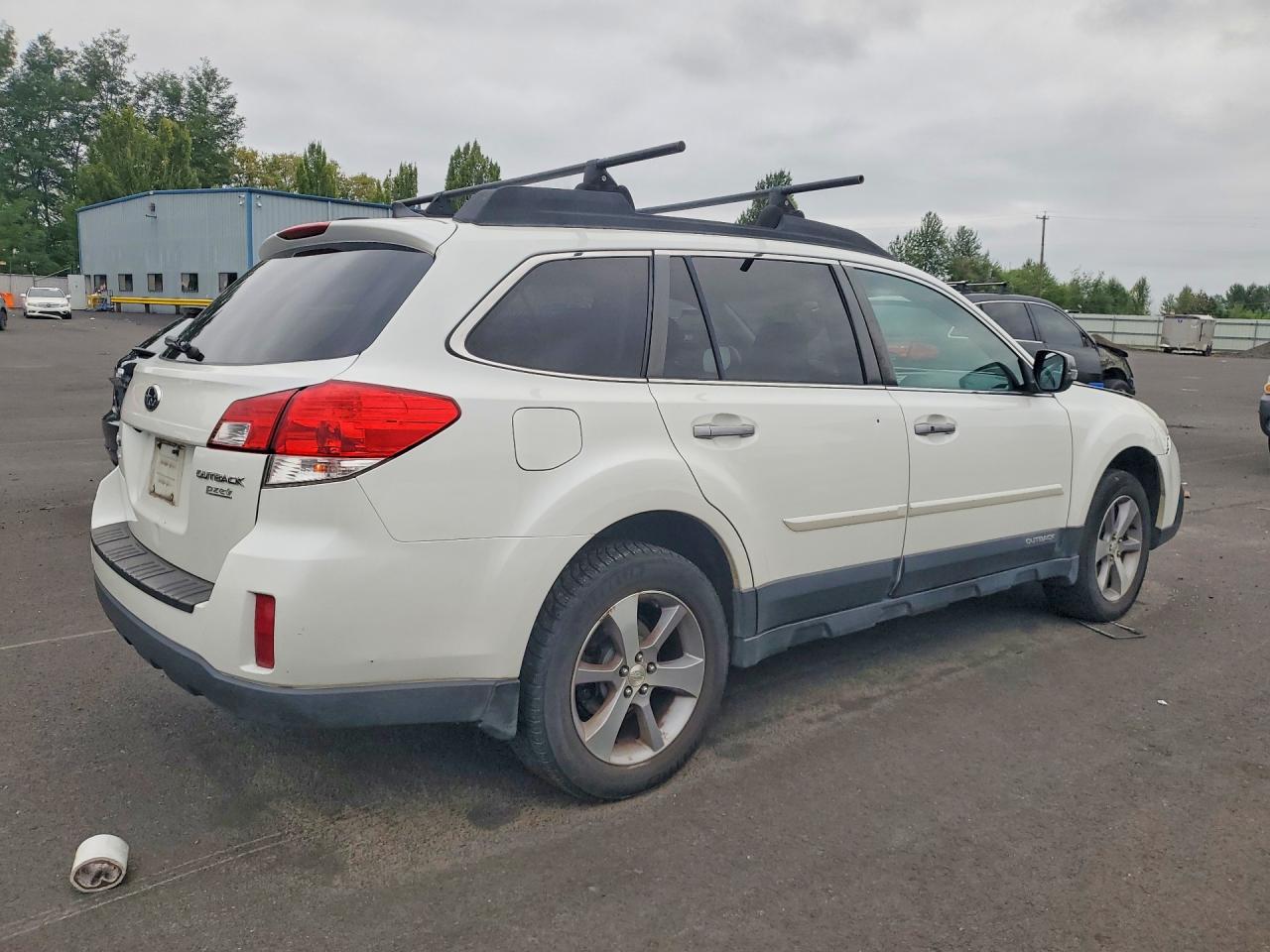 2014 Subaru Outback 2.5i Limited White vin: 4S4BRBPC7E3255109