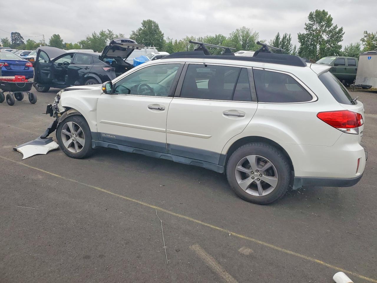 2014 Subaru Outback 2.5i Limited White vin: 4S4BRBPC7E3255109