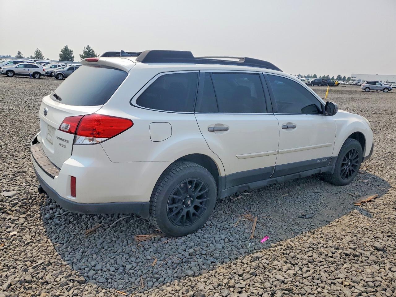 2014 Subaru Outback 2.5i Limited White vin: 4S4BRBPC7E3312330