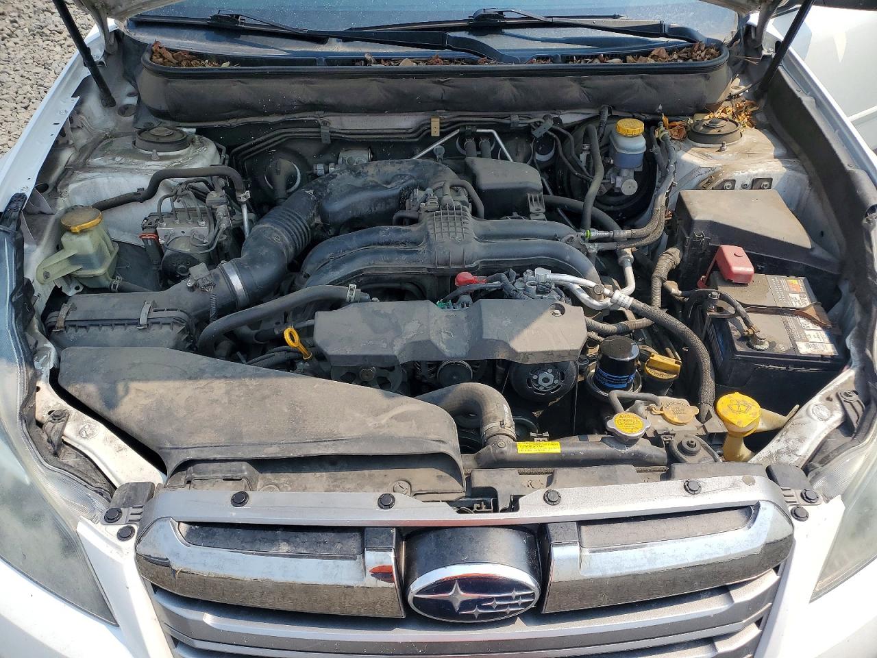 2014 Subaru Outback 2.5i Limited White vin: 4S4BRBPC7E3312330