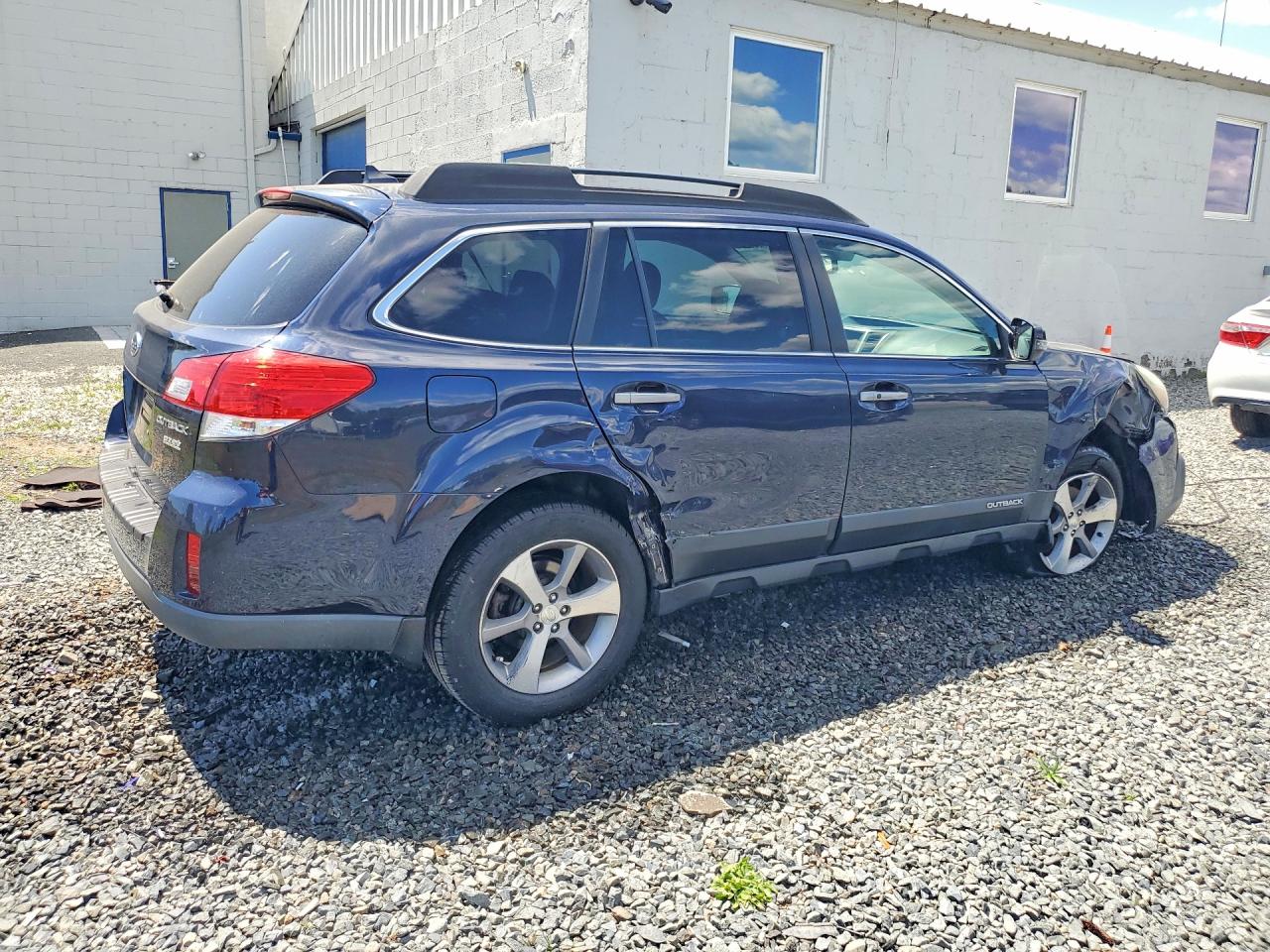 2014 Subaru Outback 2.5i Limited Blue vin: 4S4BRBPC8E3285459