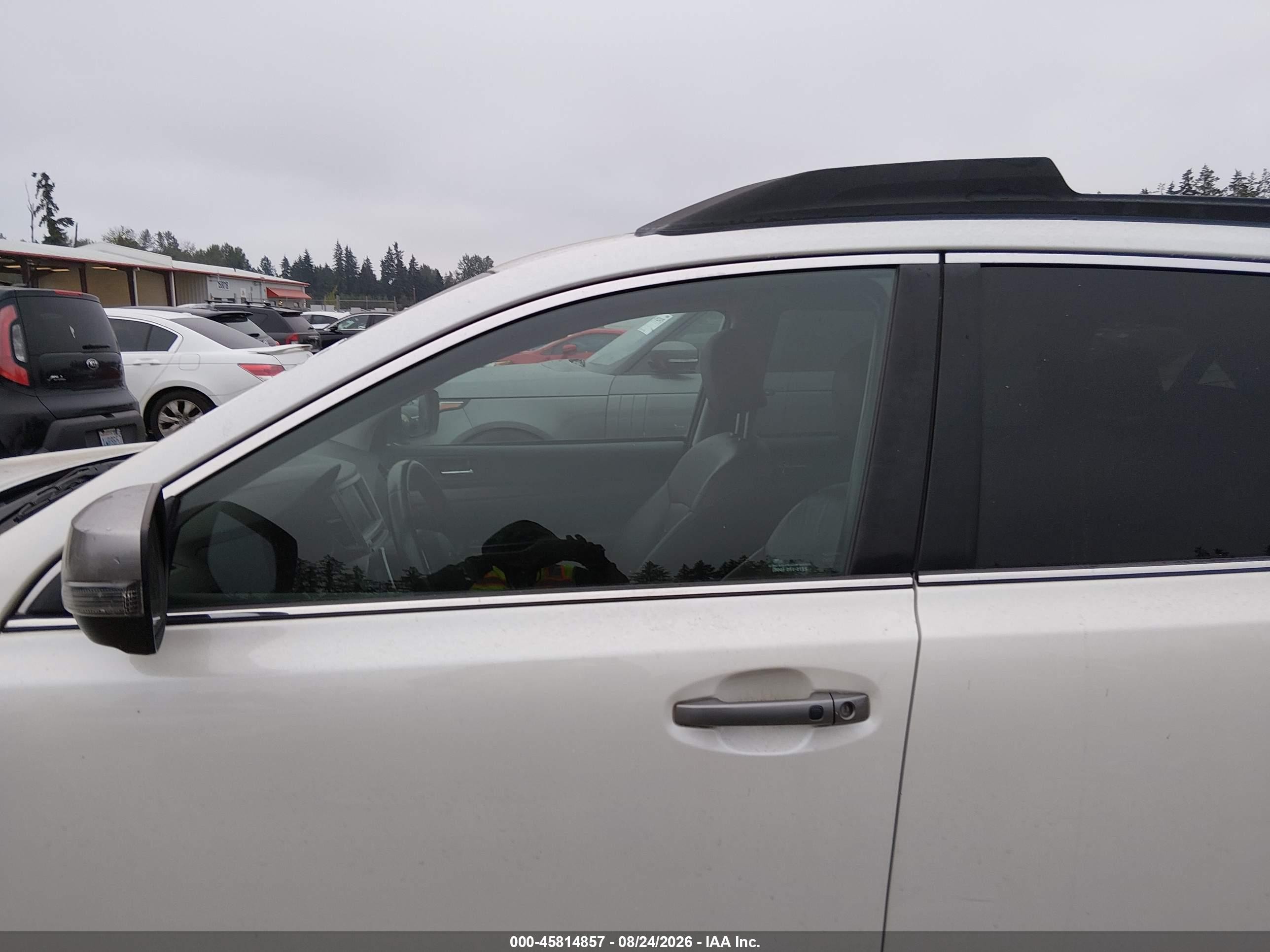 2013 Subaru Outback 2.5i Limited Белый vin: 4S4BRBSC1D3238375