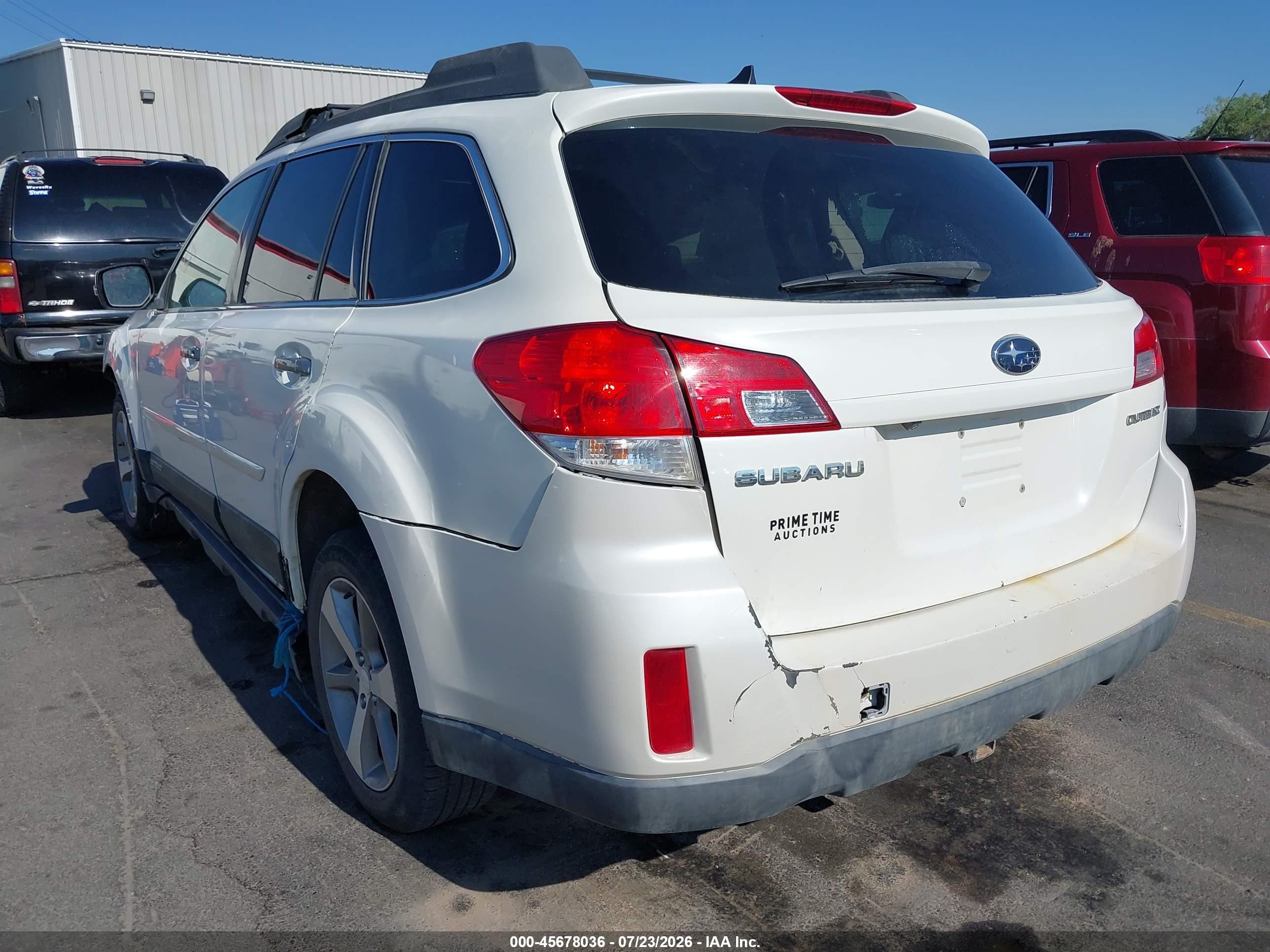 2013 Subaru Outback 2.5i Limited White vin: 4S4BRBSC8D3243749