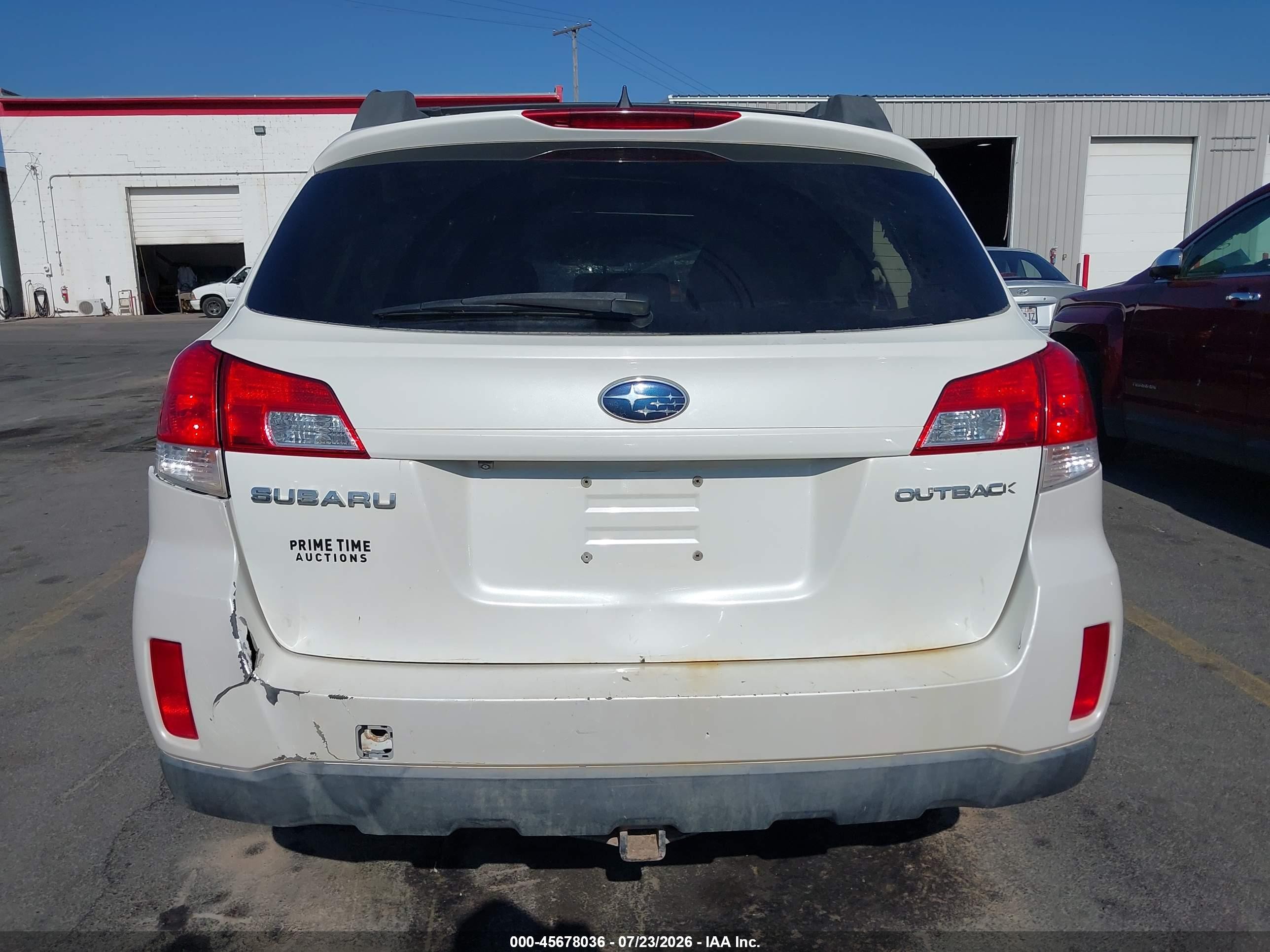 2013 Subaru Outback 2.5i Limited White vin: 4S4BRBSC8D3243749