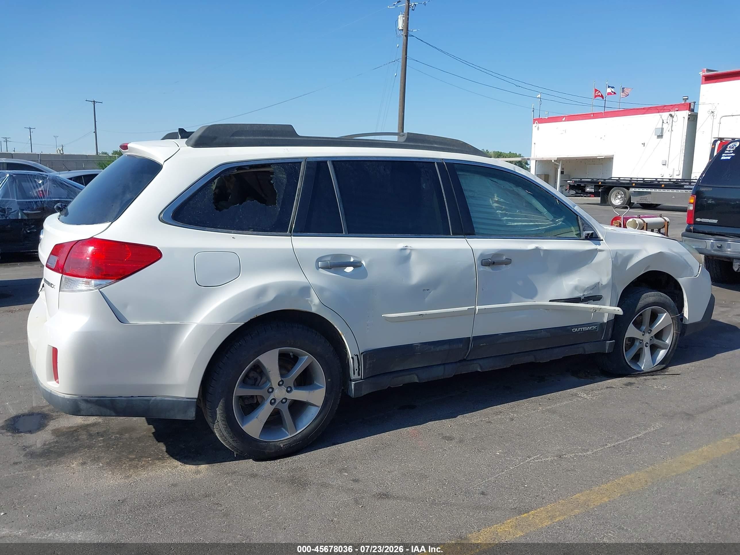 2013 Subaru Outback 2.5i Limited White vin: 4S4BRBSC8D3243749