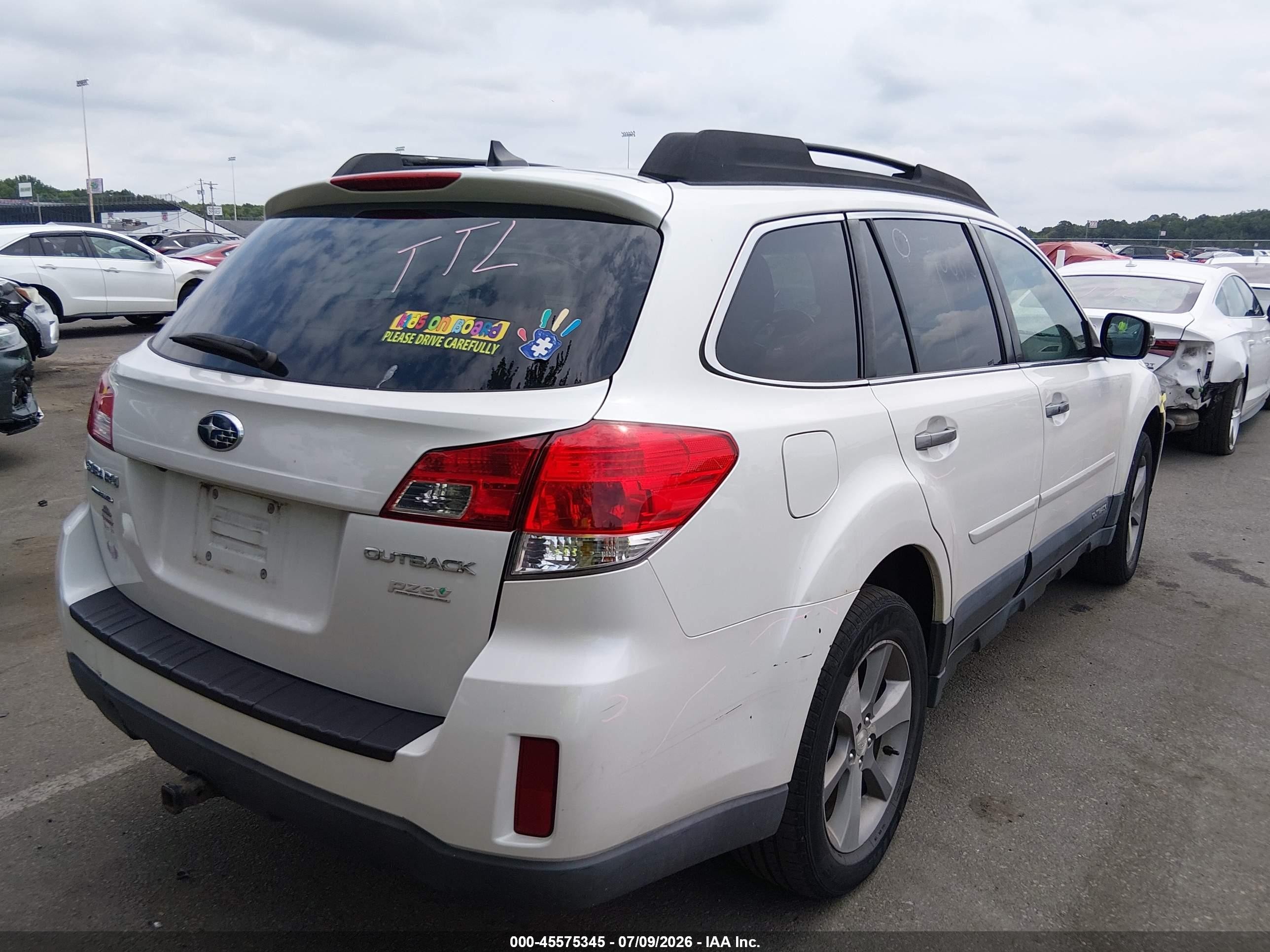 2013 Subaru Outback 2.5i Limited White vin: 4S4BRBSCXD3297649