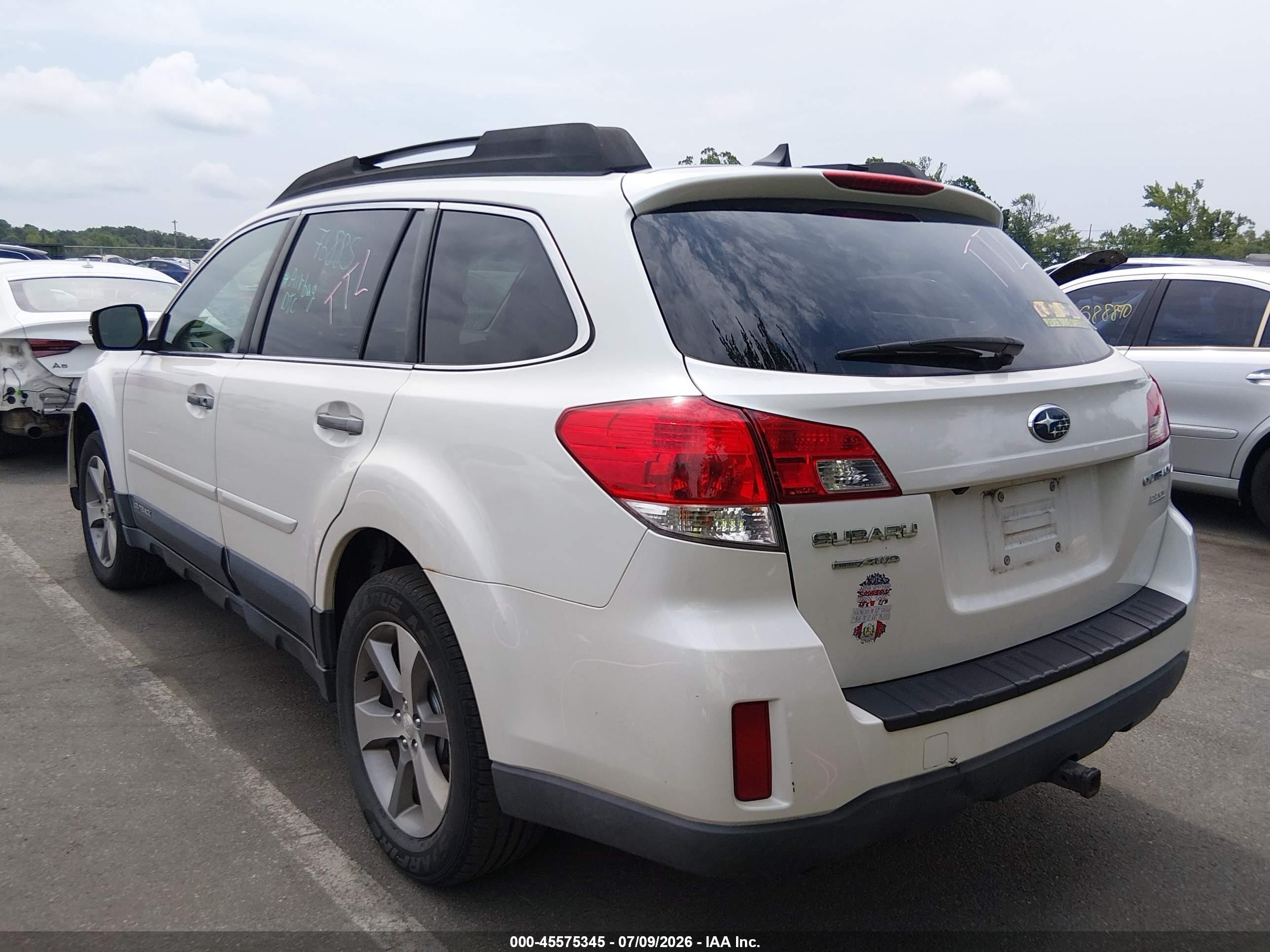 2013 Subaru Outback 2.5i Limited White vin: 4S4BRBSCXD3297649