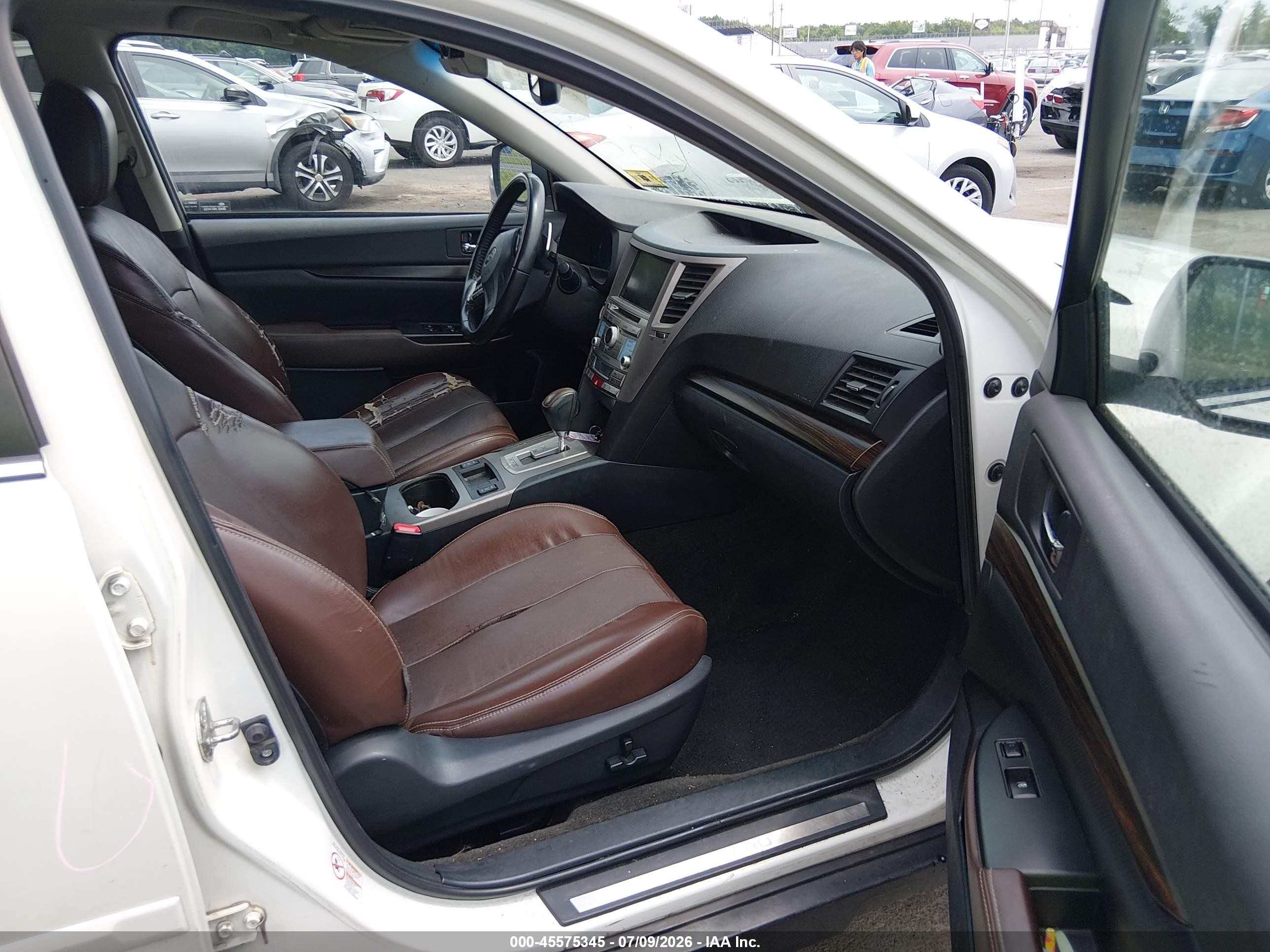 2013 Subaru Outback 2.5i Limited White vin: 4S4BRBSCXD3297649
