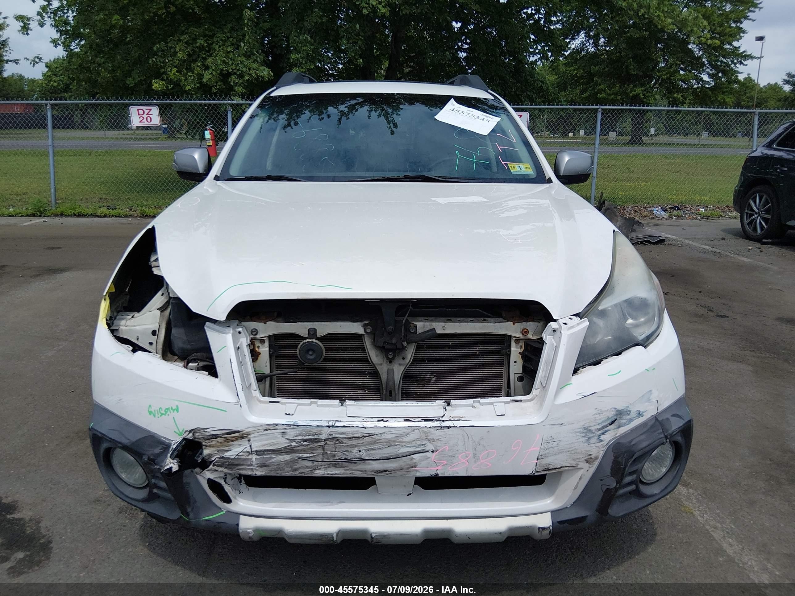 2013 Subaru Outback 2.5i Limited White vin: 4S4BRBSCXD3297649