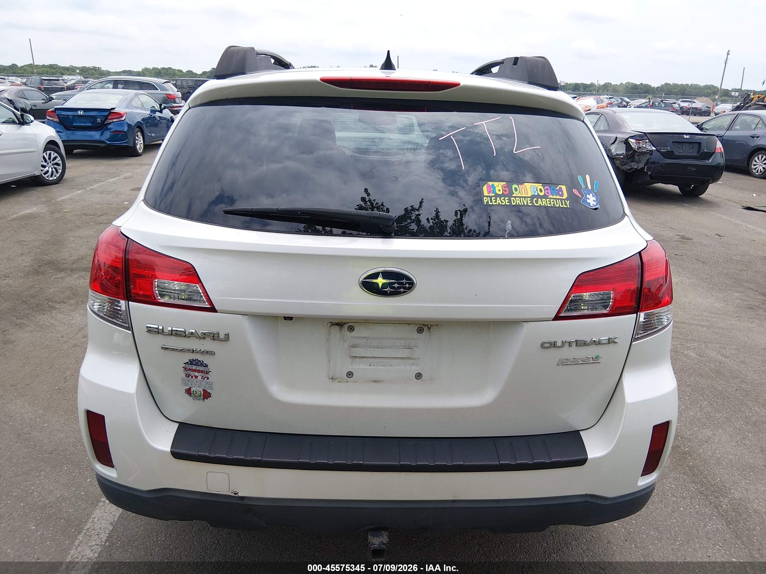 2013 Subaru Outback 2.5i Limited White vin: 4S4BRBSCXD3297649