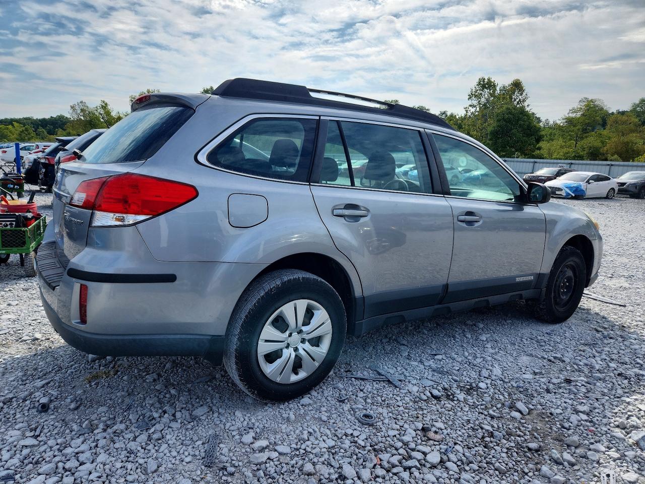 2011 Subaru Outback 2.5i Серебряный vin: 4S4BRCAC0B3434747