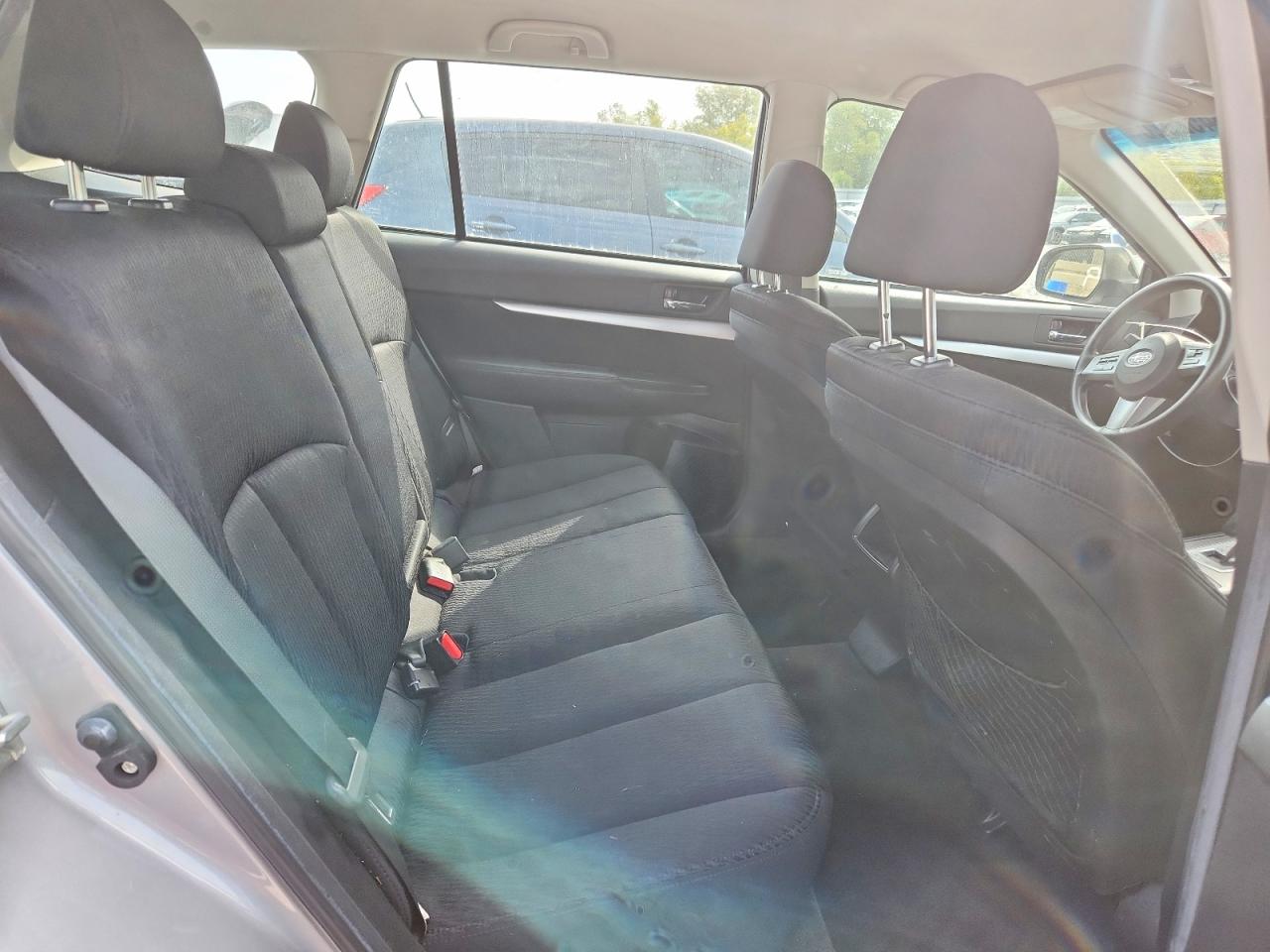 2011 Subaru Outback 2.5i Серебряный vin: 4S4BRCAC0B3434747