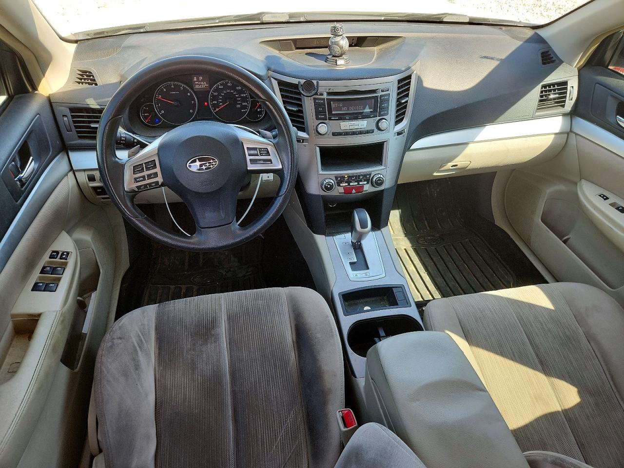 2014 Subaru Outback 2.5i White vin: 4S4BRCAC0E3228252