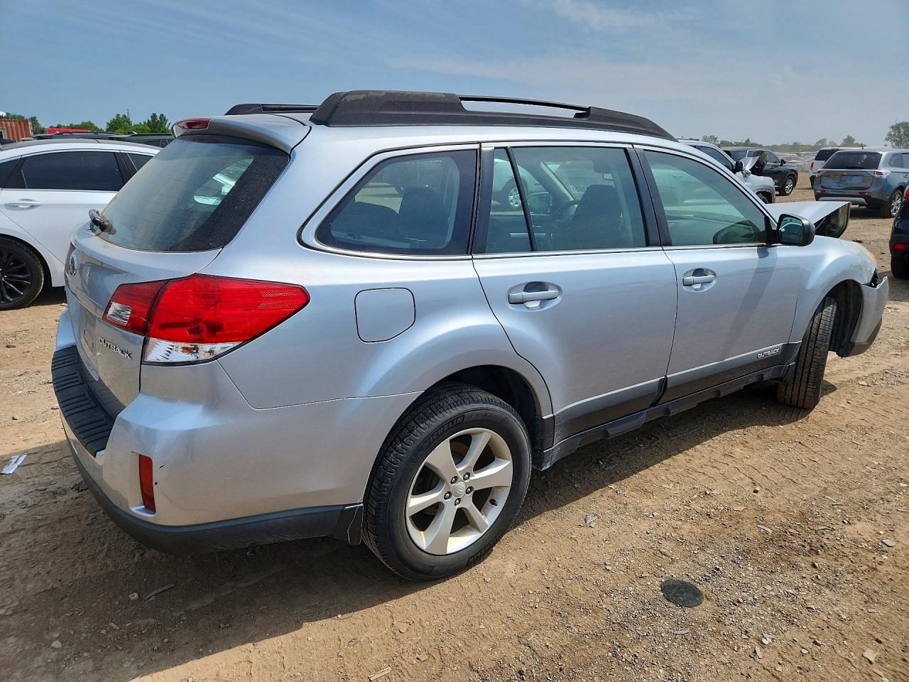 2014 Subaru Outback 2.5i Silver vin: 4S4BRCAC0E3251417