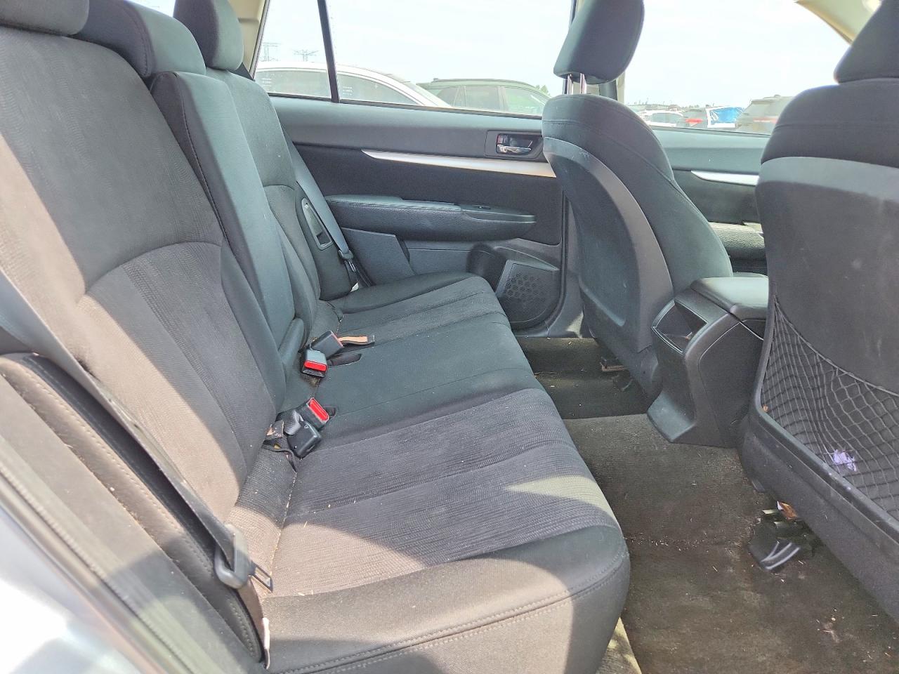 2014 Subaru Outback 2.5i Silver vin: 4S4BRCAC0E3251417