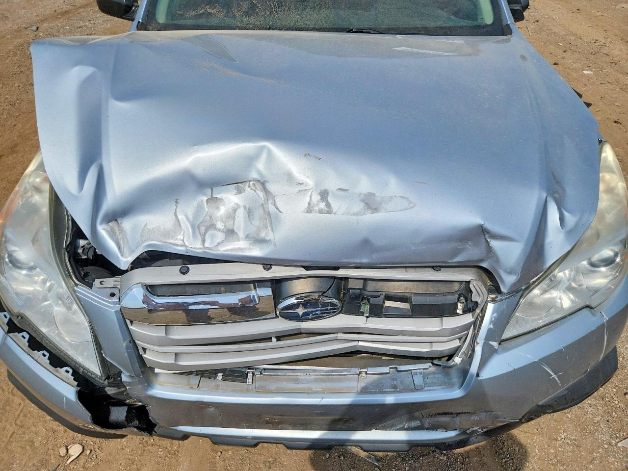 2014 Subaru Outback 2.5i Silver vin: 4S4BRCAC0E3251417