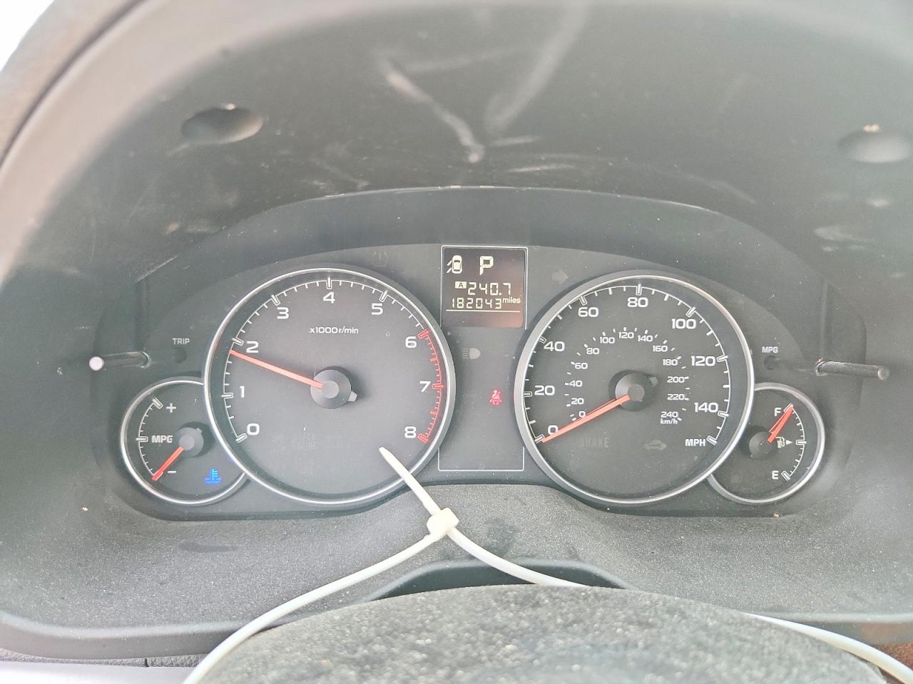 2014 Subaru Outback 2.5i Silver vin: 4S4BRCAC0E3251417