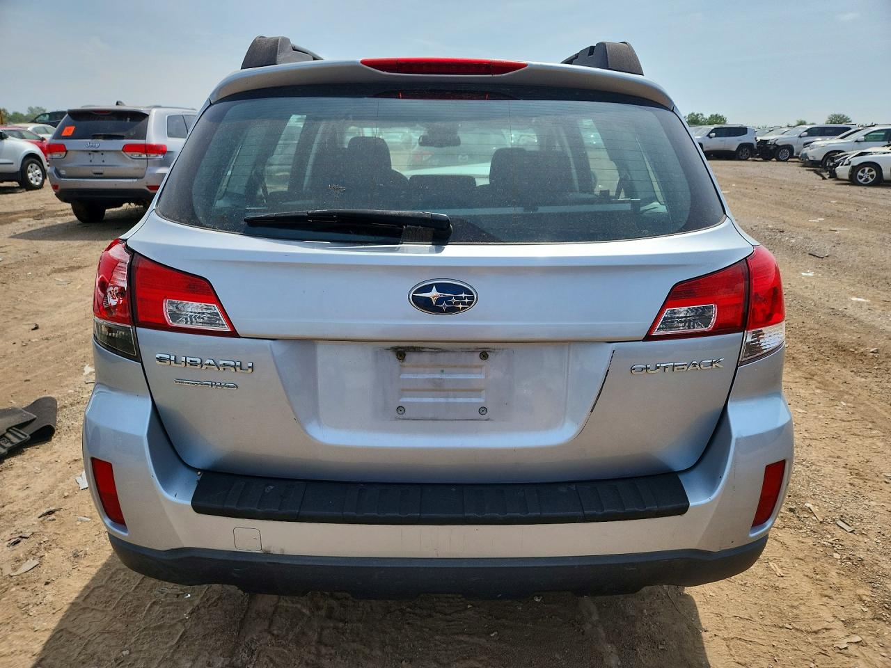 2014 Subaru Outback 2.5i Silver vin: 4S4BRCAC0E3251417
