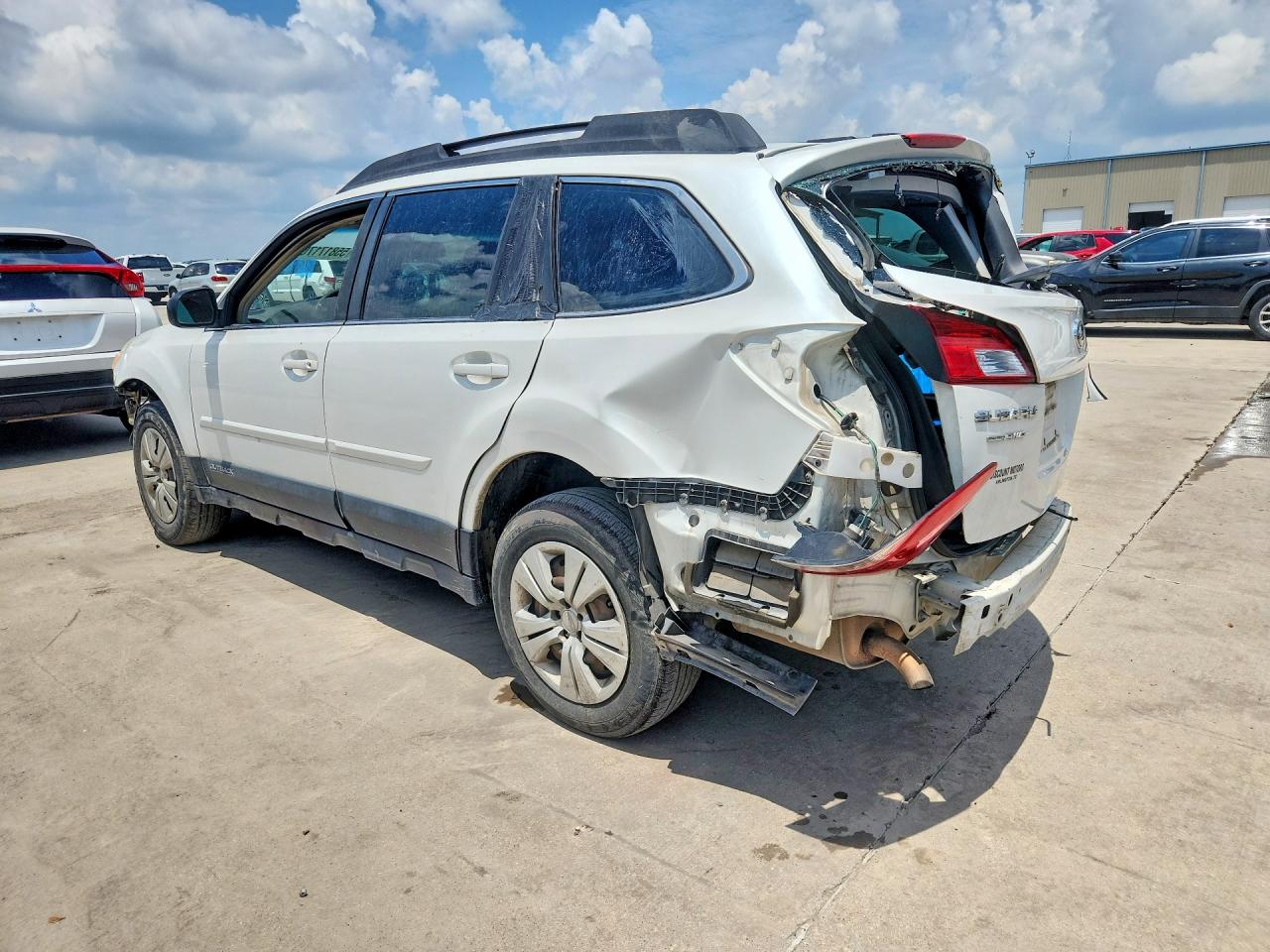 2013 Subaru Outback 2.5i White vin: 4S4BRCAC1D3231868