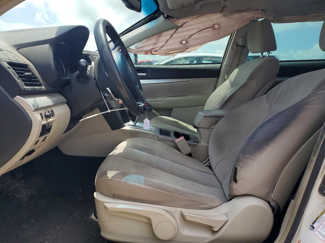 2013 Subaru Outback 2.5i White vin: 4S4BRCAC1D3231868