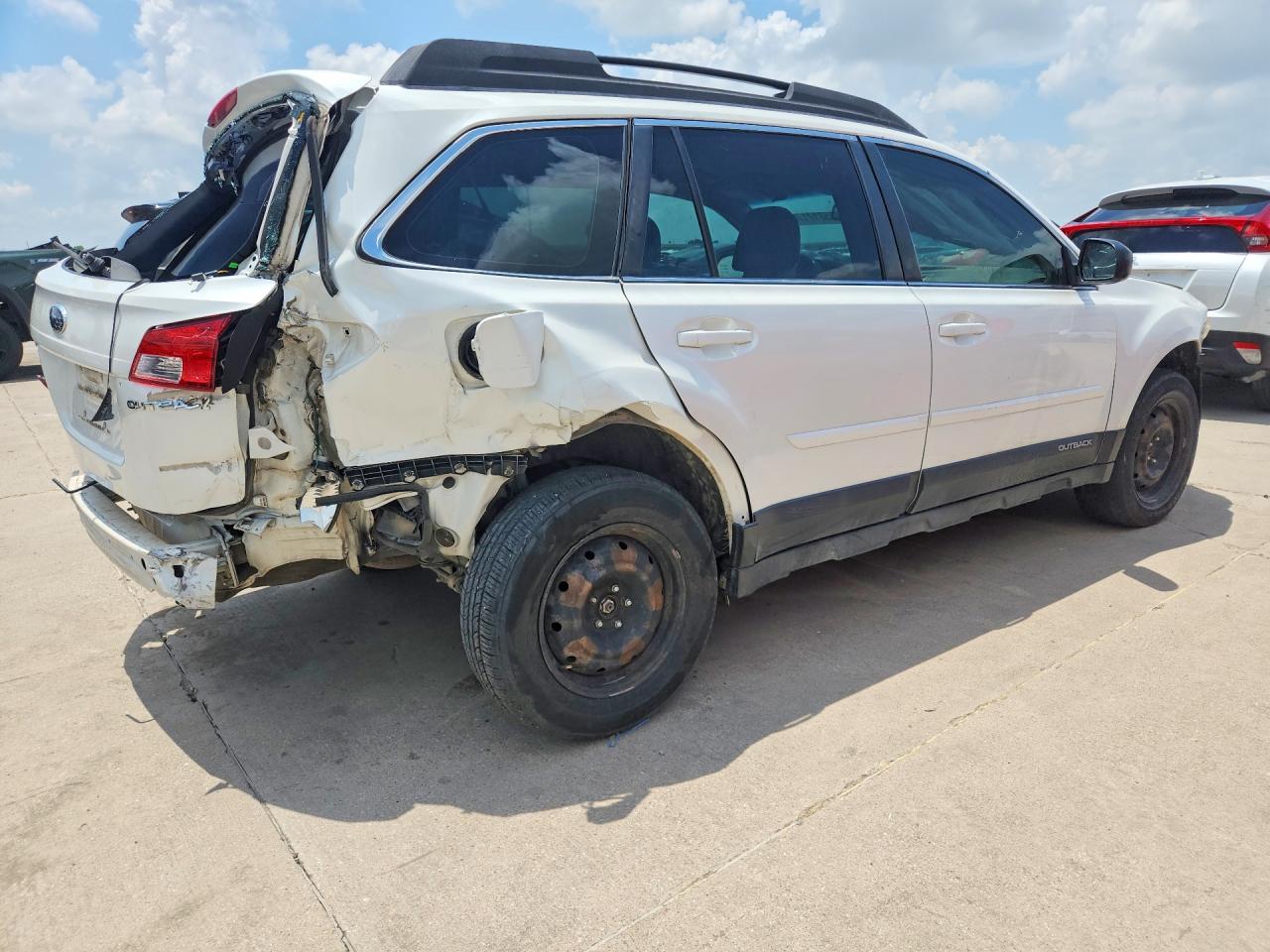 2013 Subaru Outback 2.5i White vin: 4S4BRCAC1D3231868