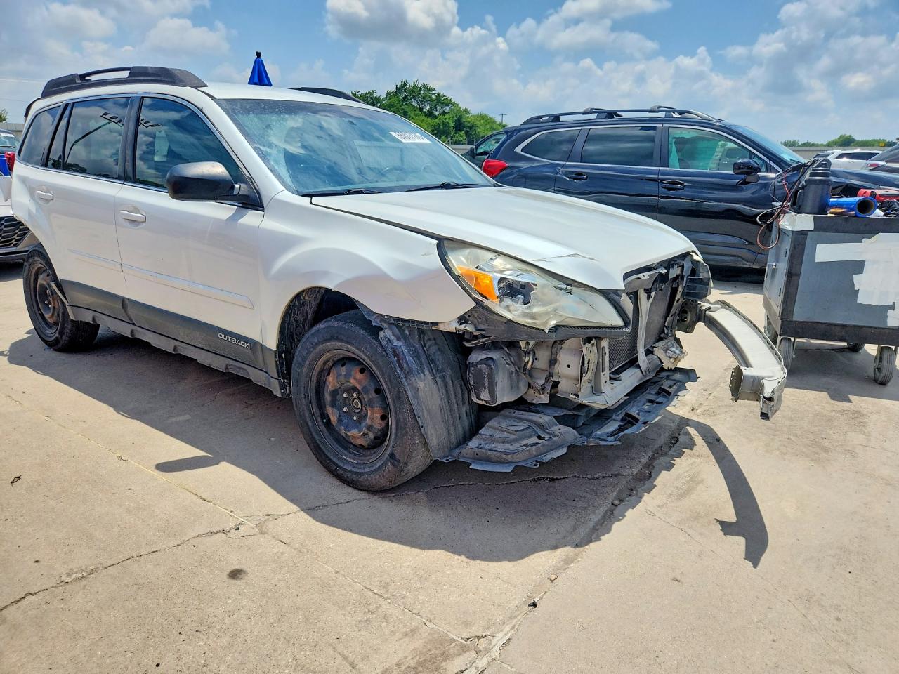 2013 Subaru Outback 2.5i White vin: 4S4BRCAC1D3231868