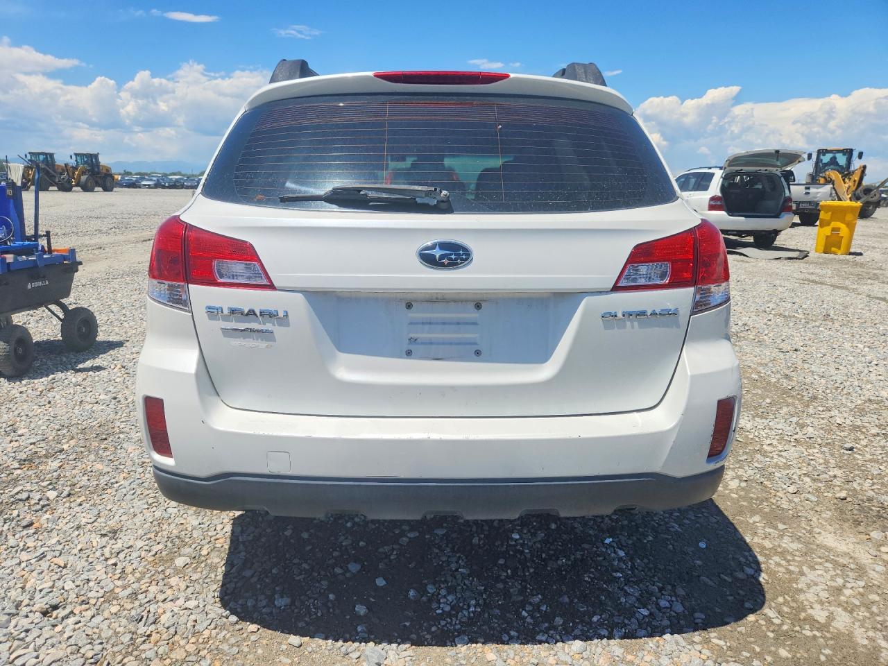 2013 Subaru Outback 2.5i White vin: 4S4BRCAC1D3290127