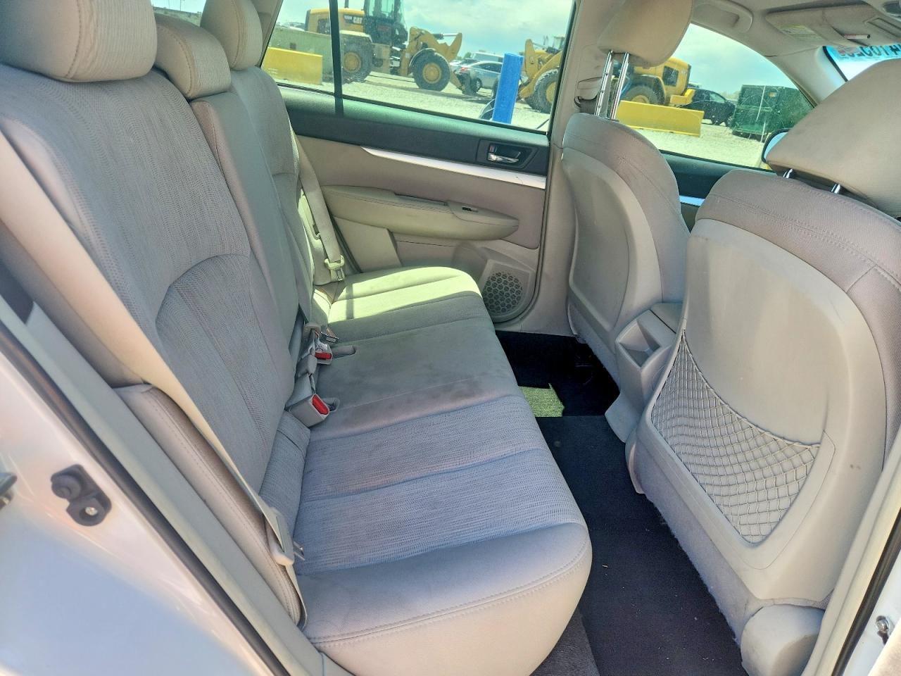 2013 Subaru Outback 2.5i White vin: 4S4BRCAC1D3290127
