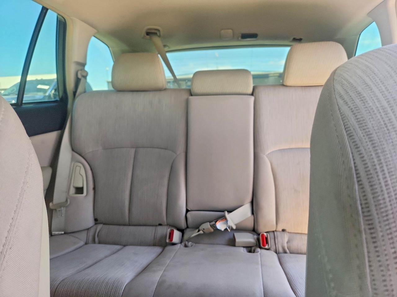 2013 Subaru Outback 2.5i White vin: 4S4BRCAC1D3290127