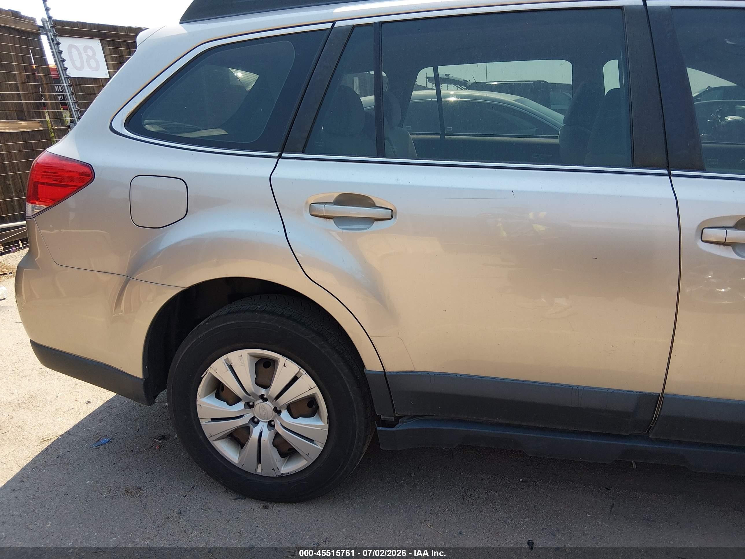 2014 Subaru Outback 2.5i Gray vin: 4S4BRCAC1E1303360