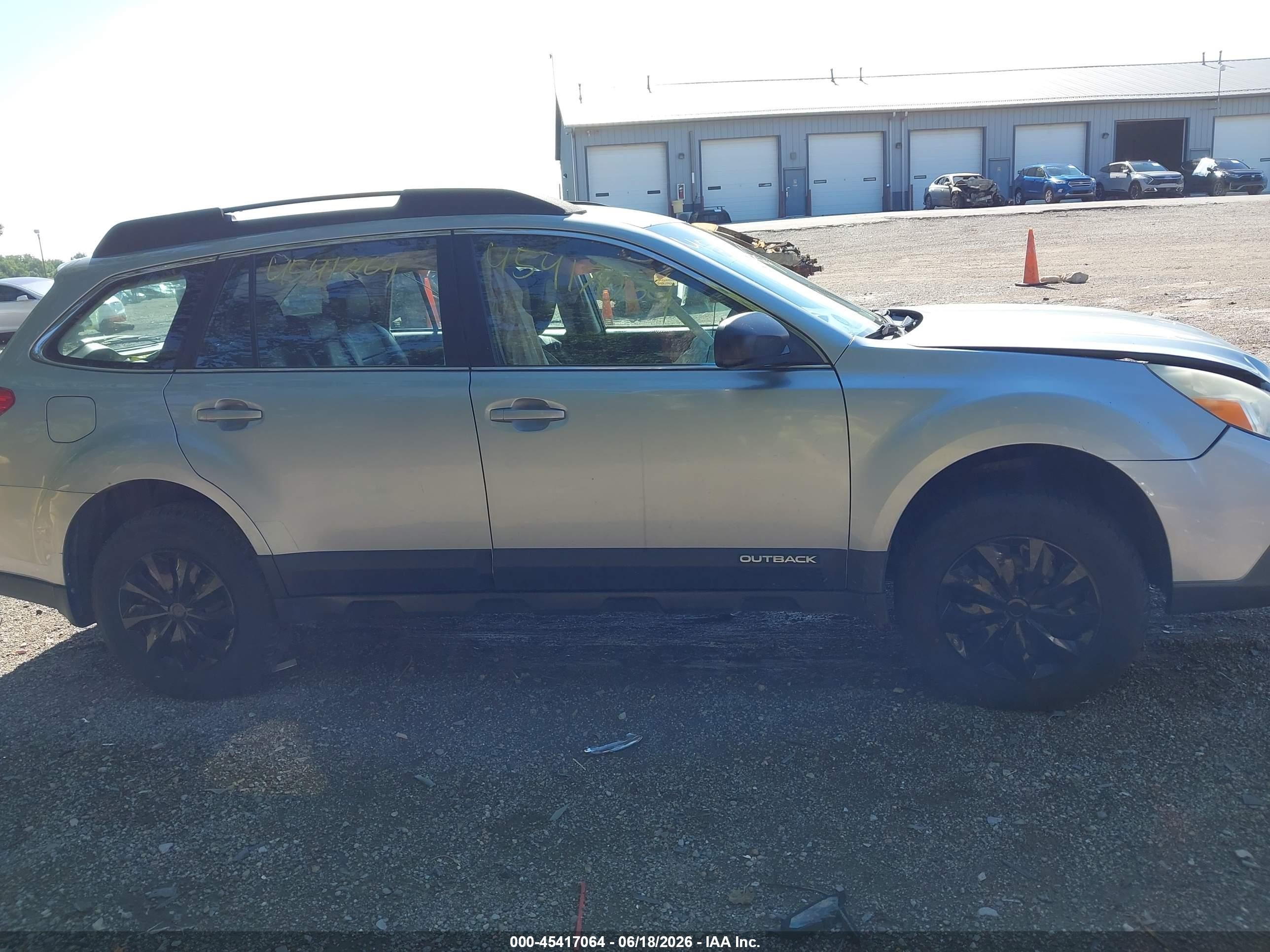 2014 Subaru Outback 2.5i Серебряный vin: 4S4BRCAC1E3241849