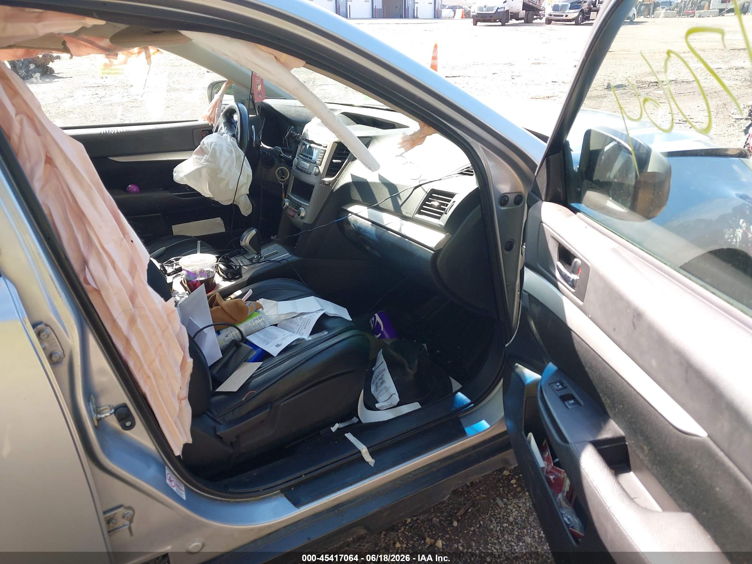2014 Subaru Outback 2.5i Серебряный vin: 4S4BRCAC1E3241849