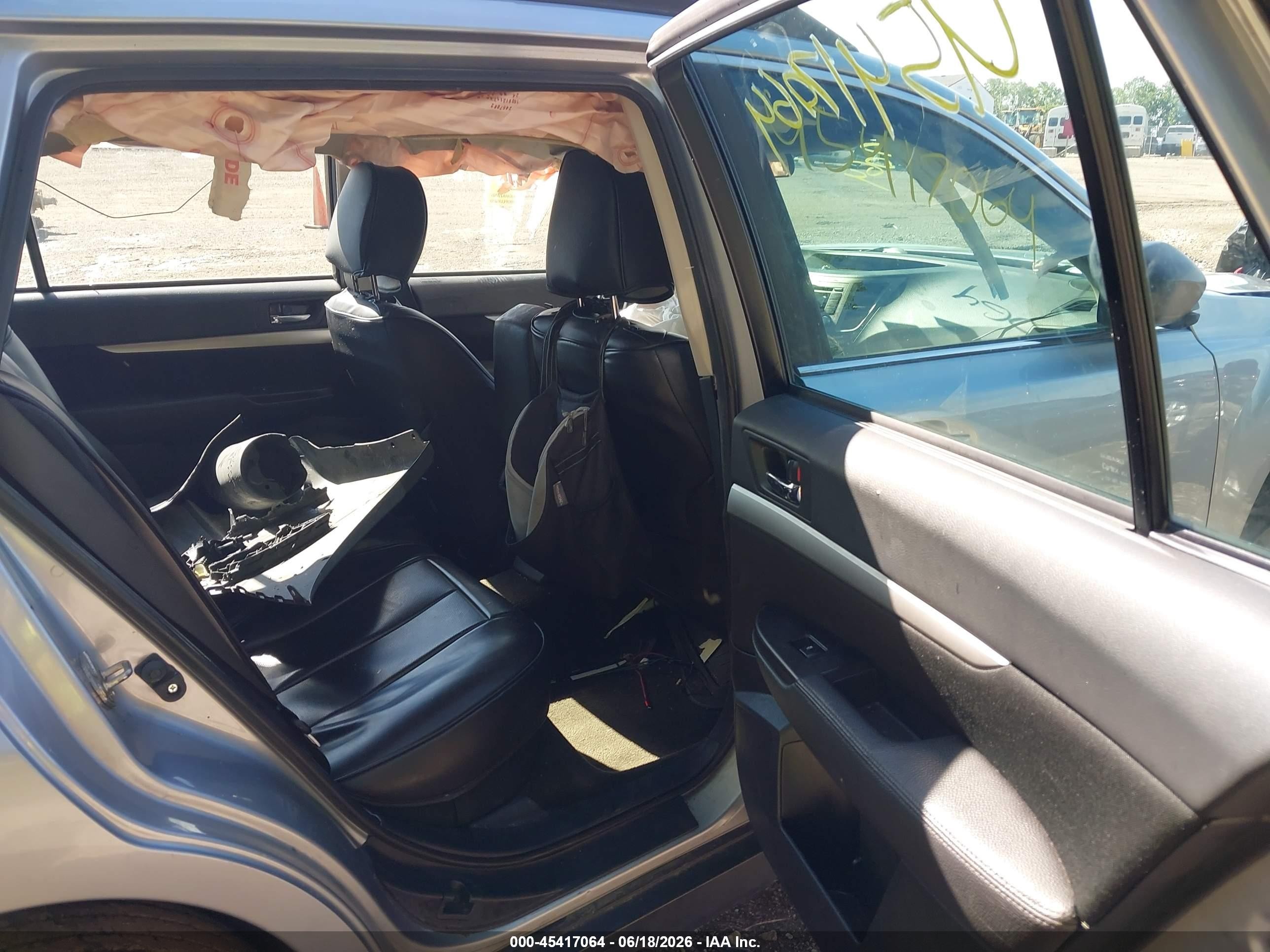 2014 Subaru Outback 2.5i Серебряный vin: 4S4BRCAC1E3241849