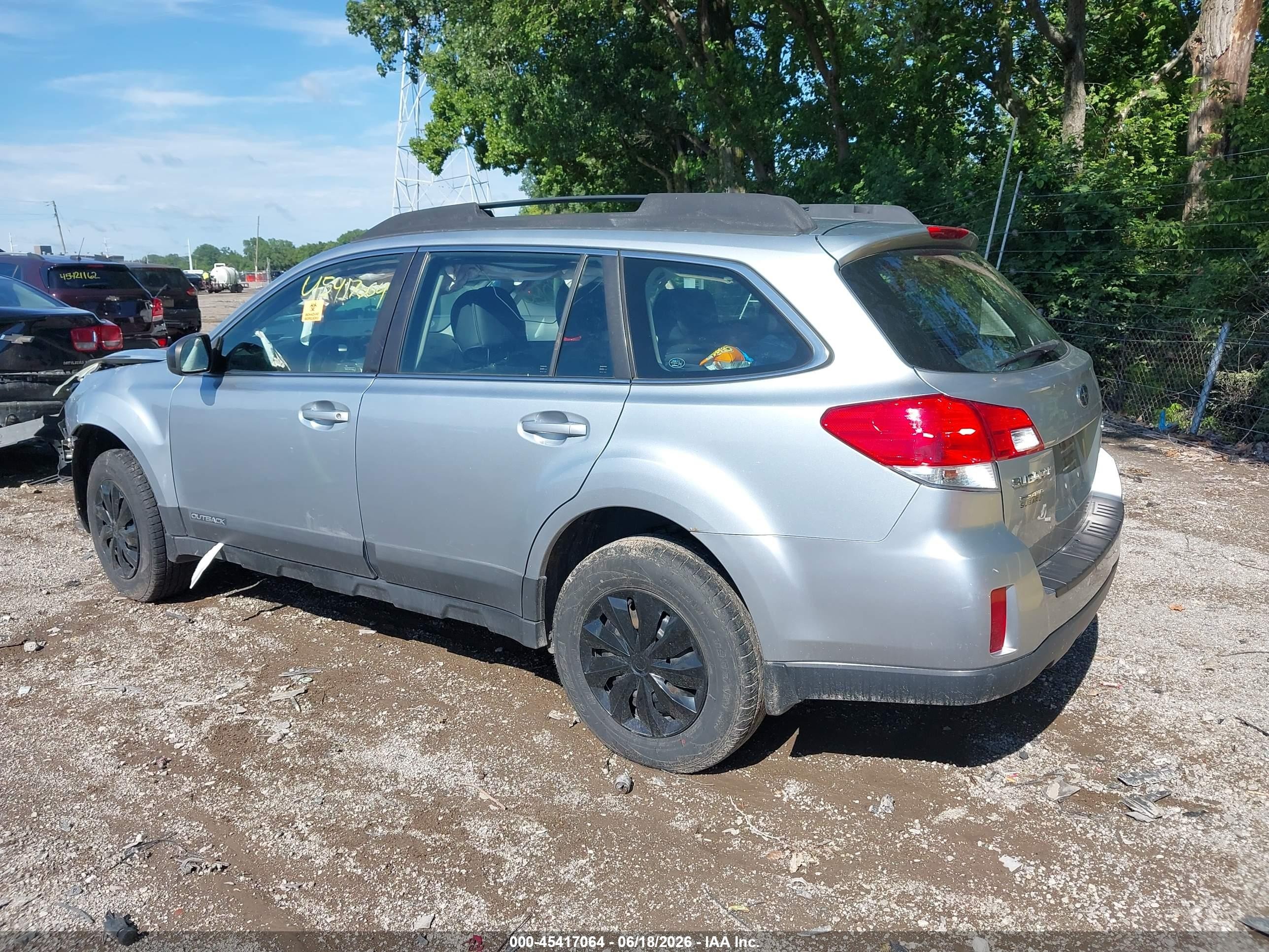 2014 Subaru Outback 2.5i Серебряный vin: 4S4BRCAC1E3241849