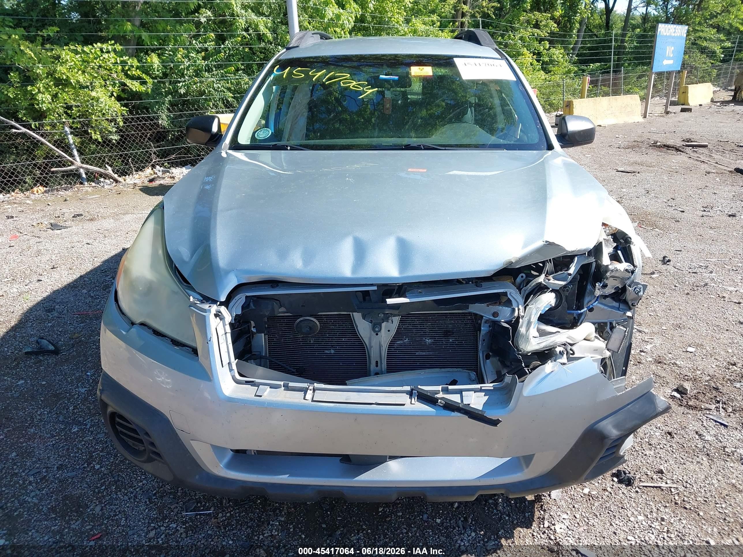 2014 Subaru Outback 2.5i Серебряный vin: 4S4BRCAC1E3241849