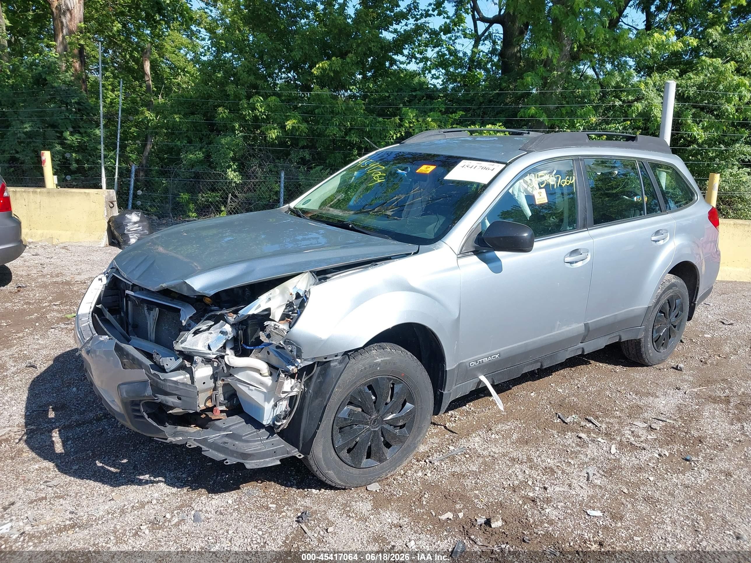 2014 Subaru Outback 2.5i Серебряный vin: 4S4BRCAC1E3241849