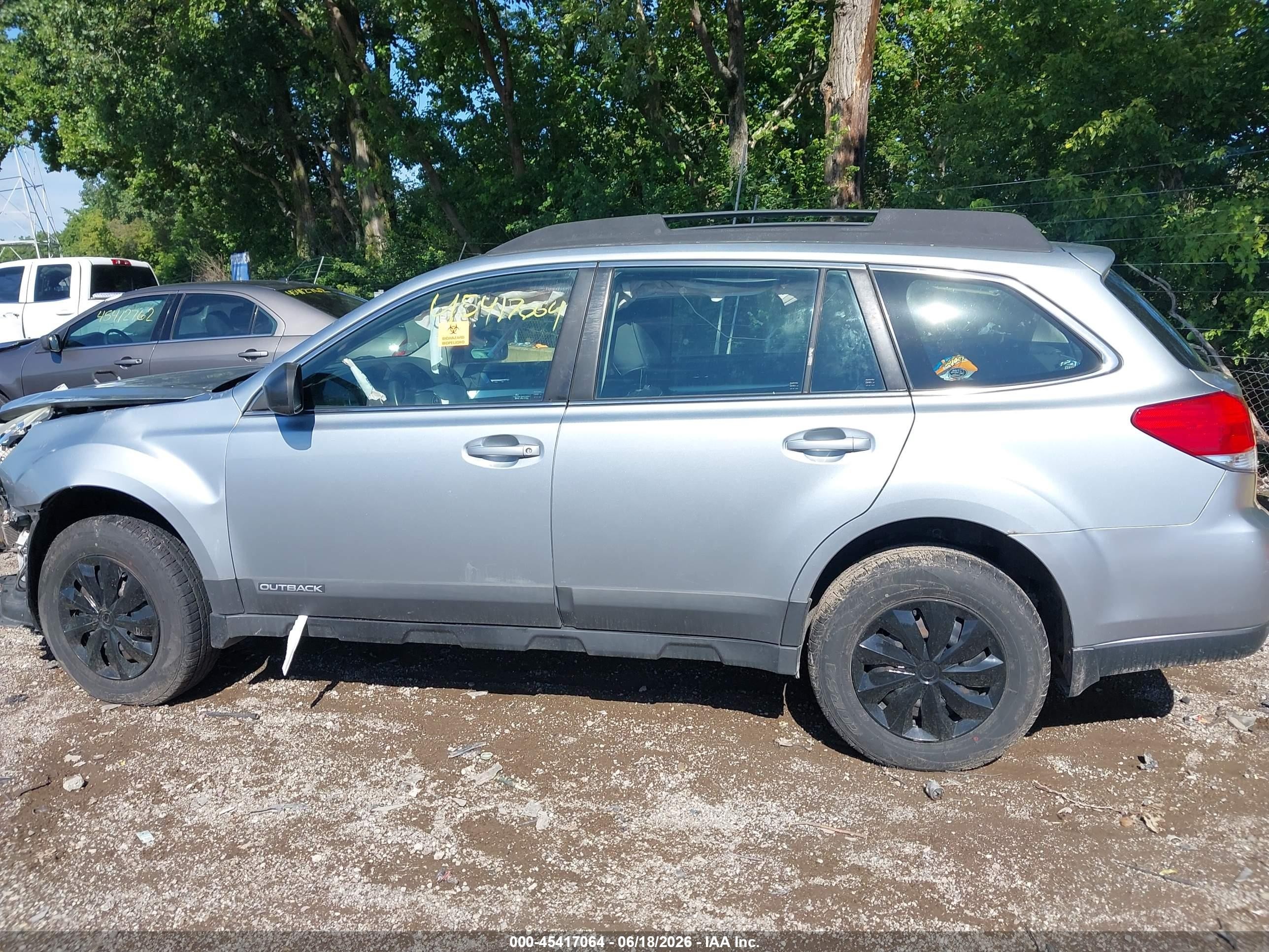 2014 Subaru Outback 2.5i Серебряный vin: 4S4BRCAC1E3241849