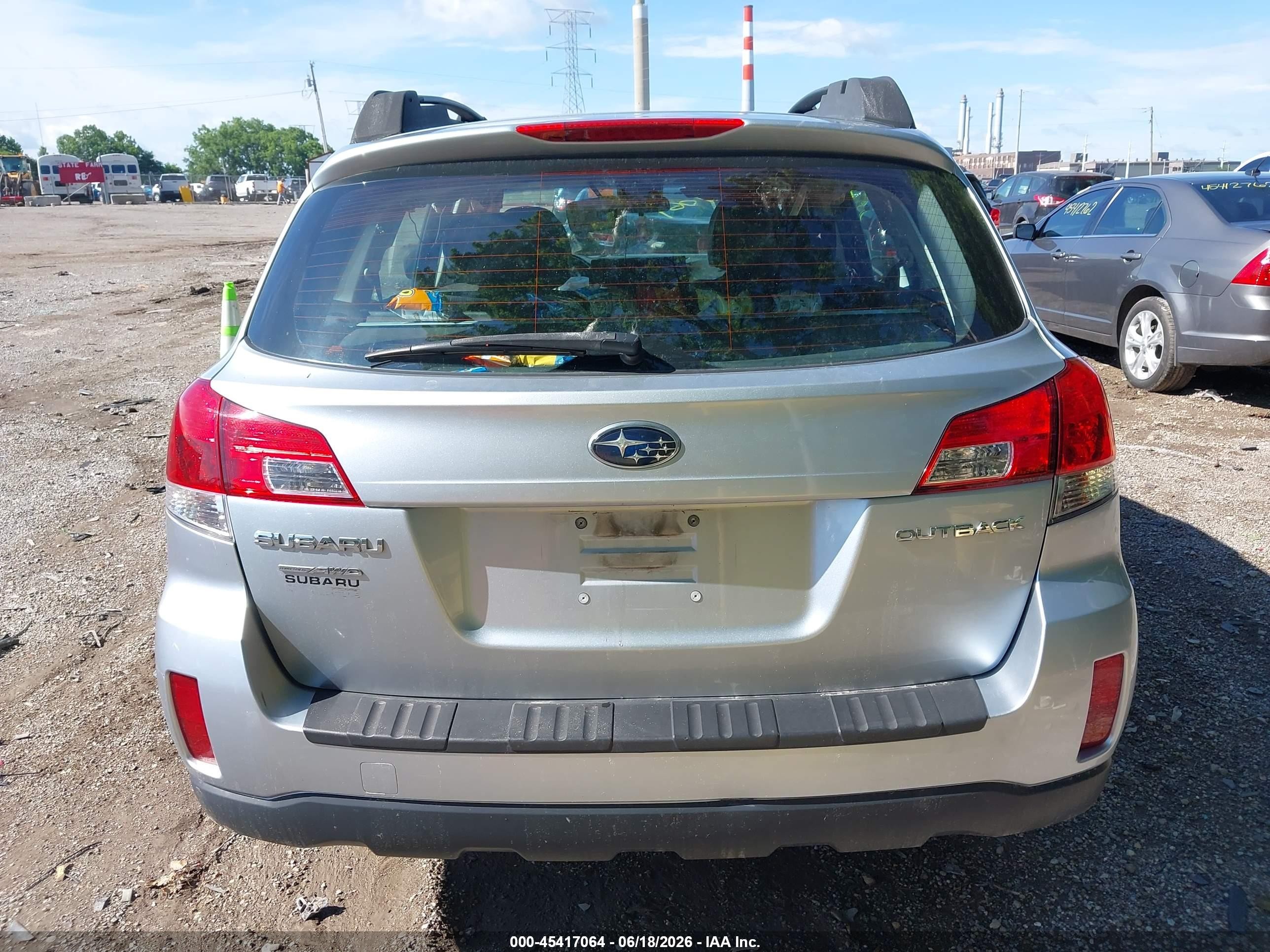 2014 Subaru Outback 2.5i Серебряный vin: 4S4BRCAC1E3241849