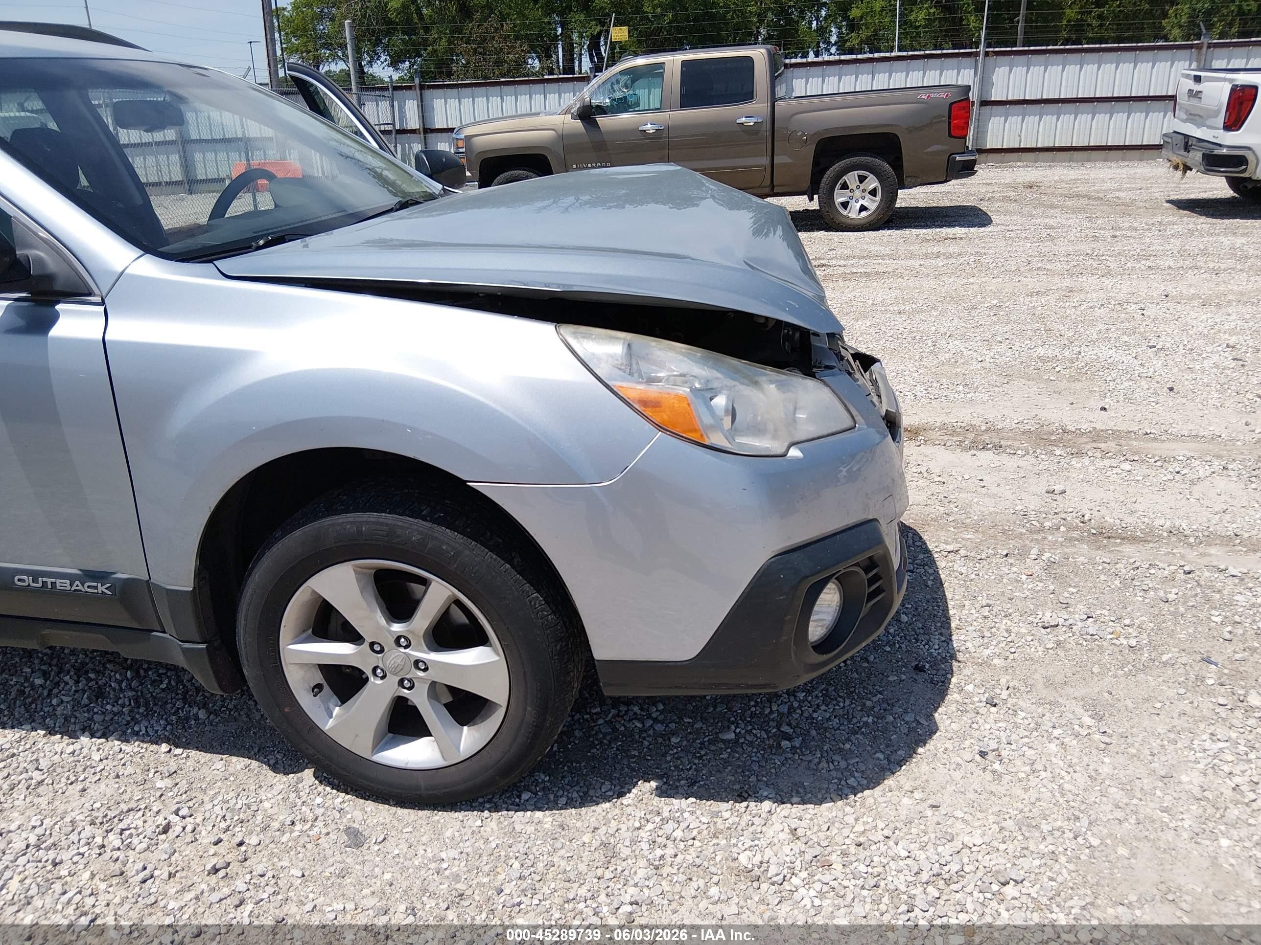2014 Subaru Outback 2.5i Silver vin: 4S4BRCAC1E3306635