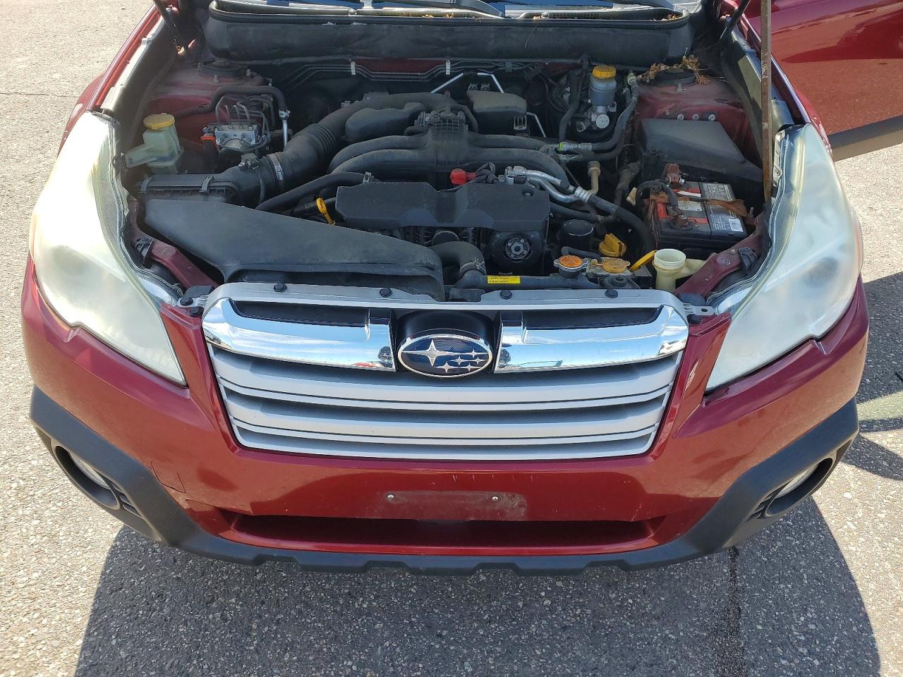 2014 Subaru Outback 2.5i Burgundy vin: 4S4BRCAC1E3310653