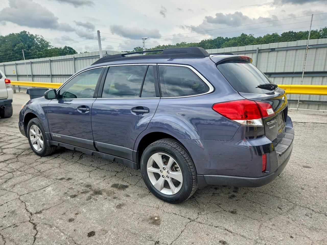 2014 Subaru Outback 2.5i Gray vin: 4S4BRCAC1E3319885