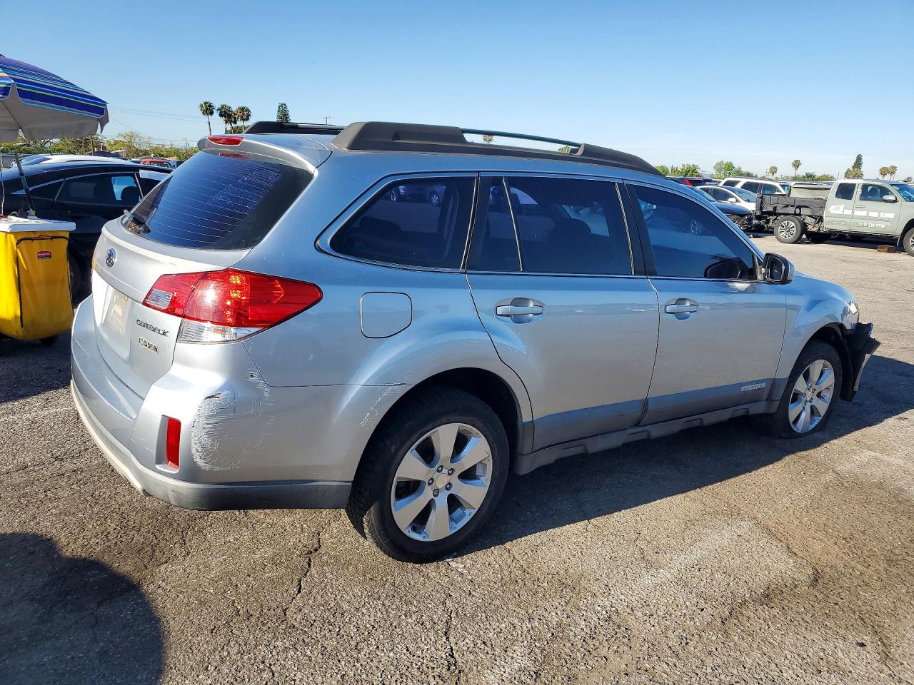 2012 Subaru Outback 2.5i Silver vin: 4S4BRCAC2C3274002