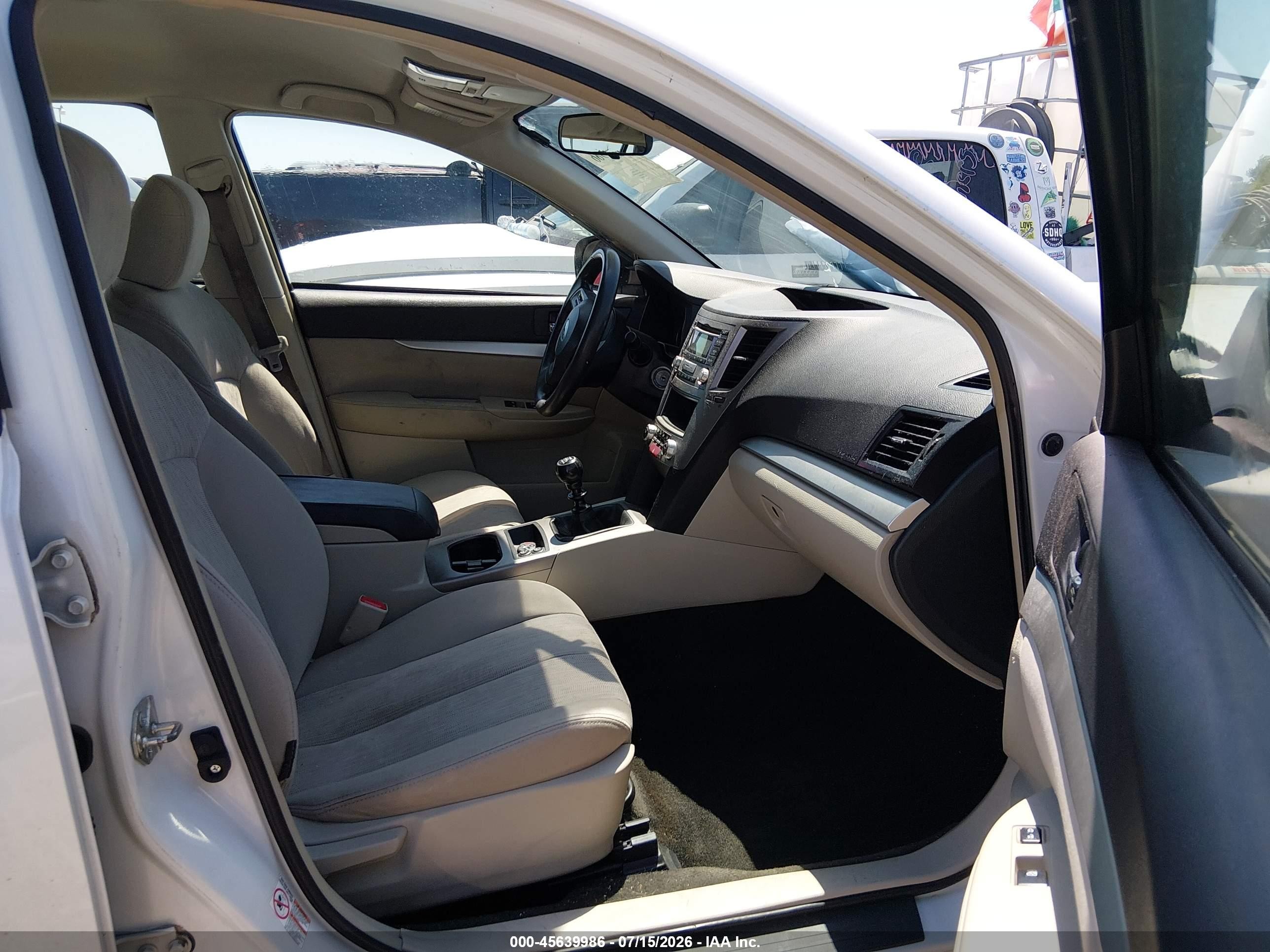2013 Subaru Outback 2.5i White vin: 4S4BRCAC3D1288150