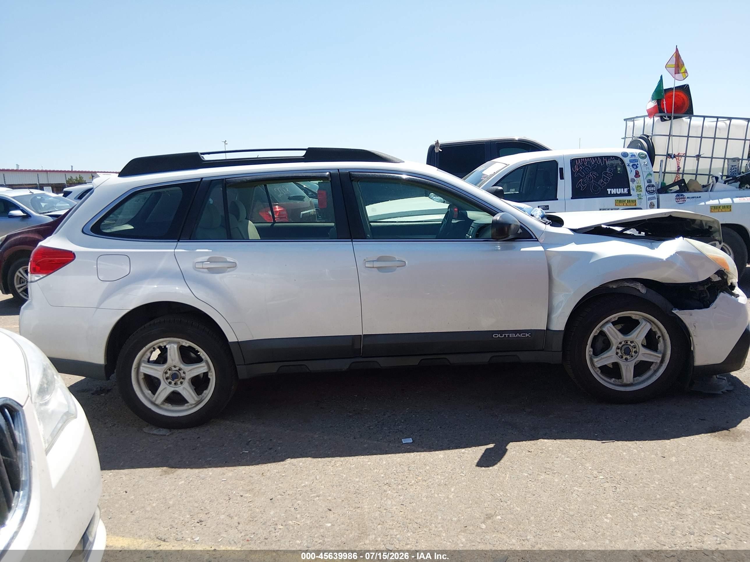 2013 Subaru Outback 2.5i White vin: 4S4BRCAC3D1288150