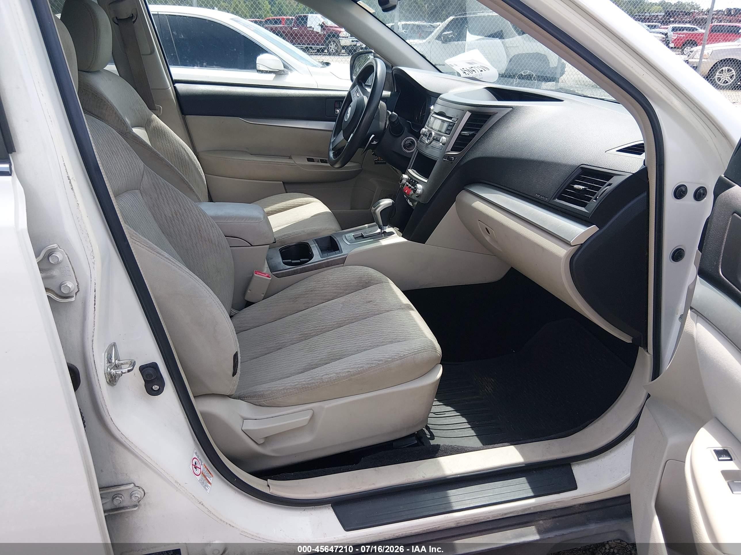 2010 Subaru Outback 2.5i White vin: 4S4BRCAC4A3328302